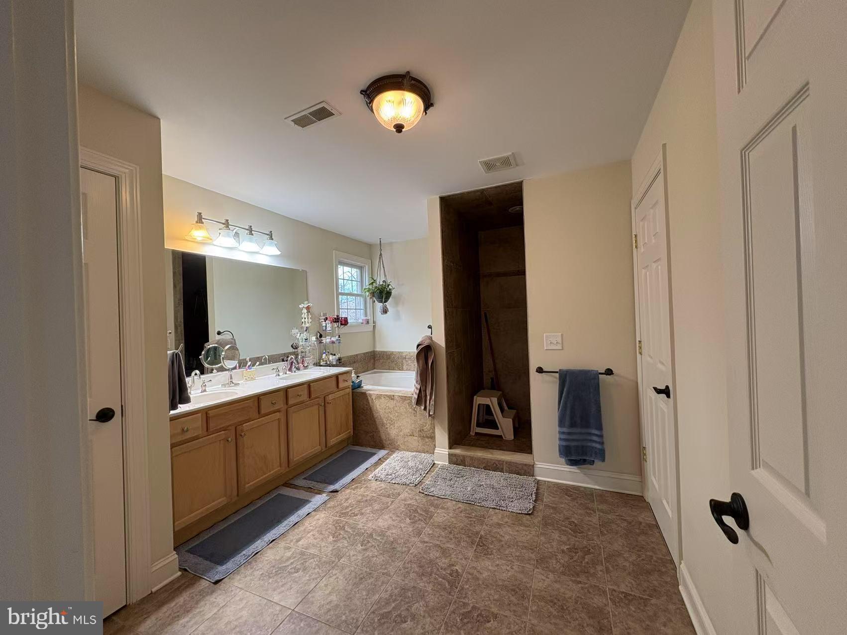 BAY HIGHLANDS - Residential