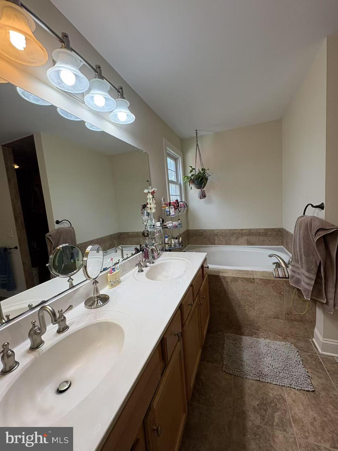 BAY HIGHLANDS - Residential