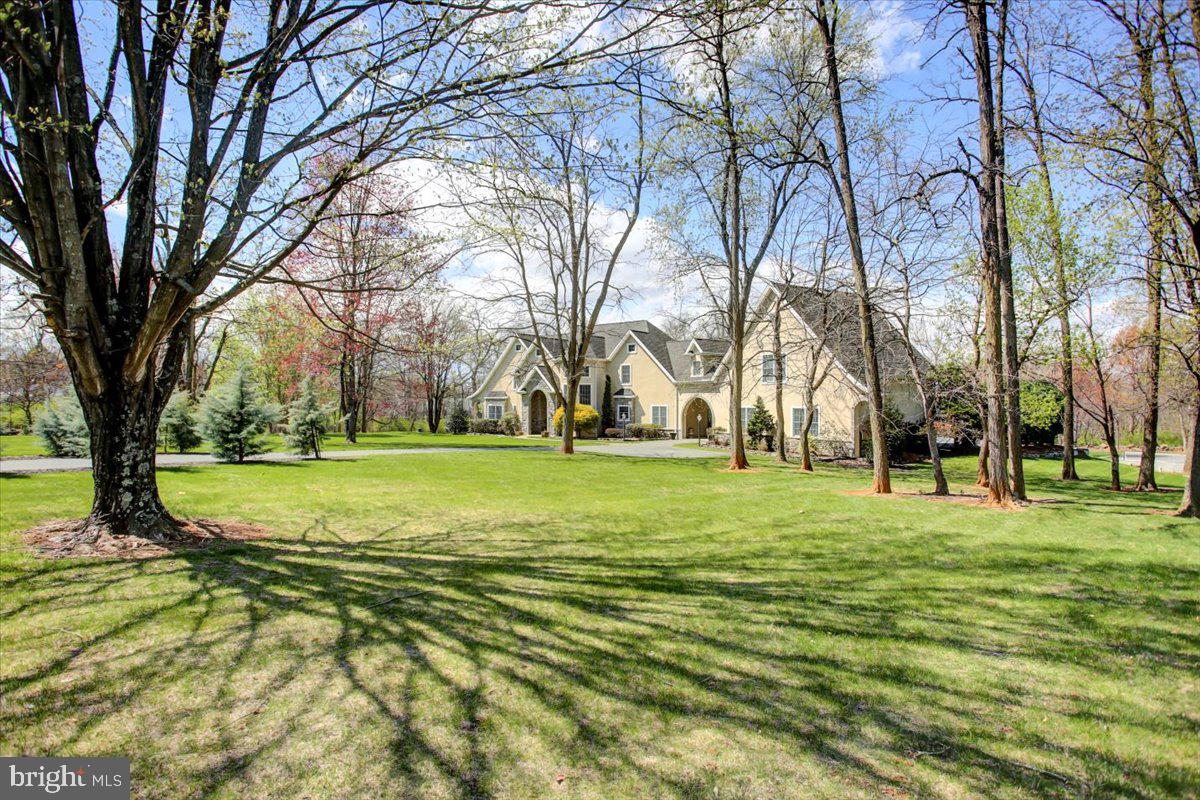 15 MANOR DRIVE