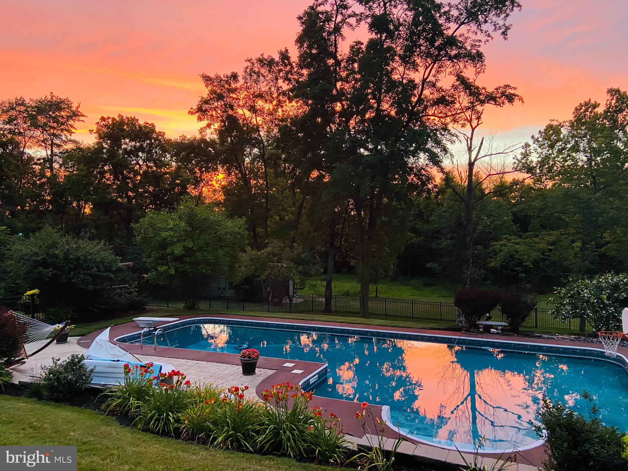 15 MANOR DRIVE