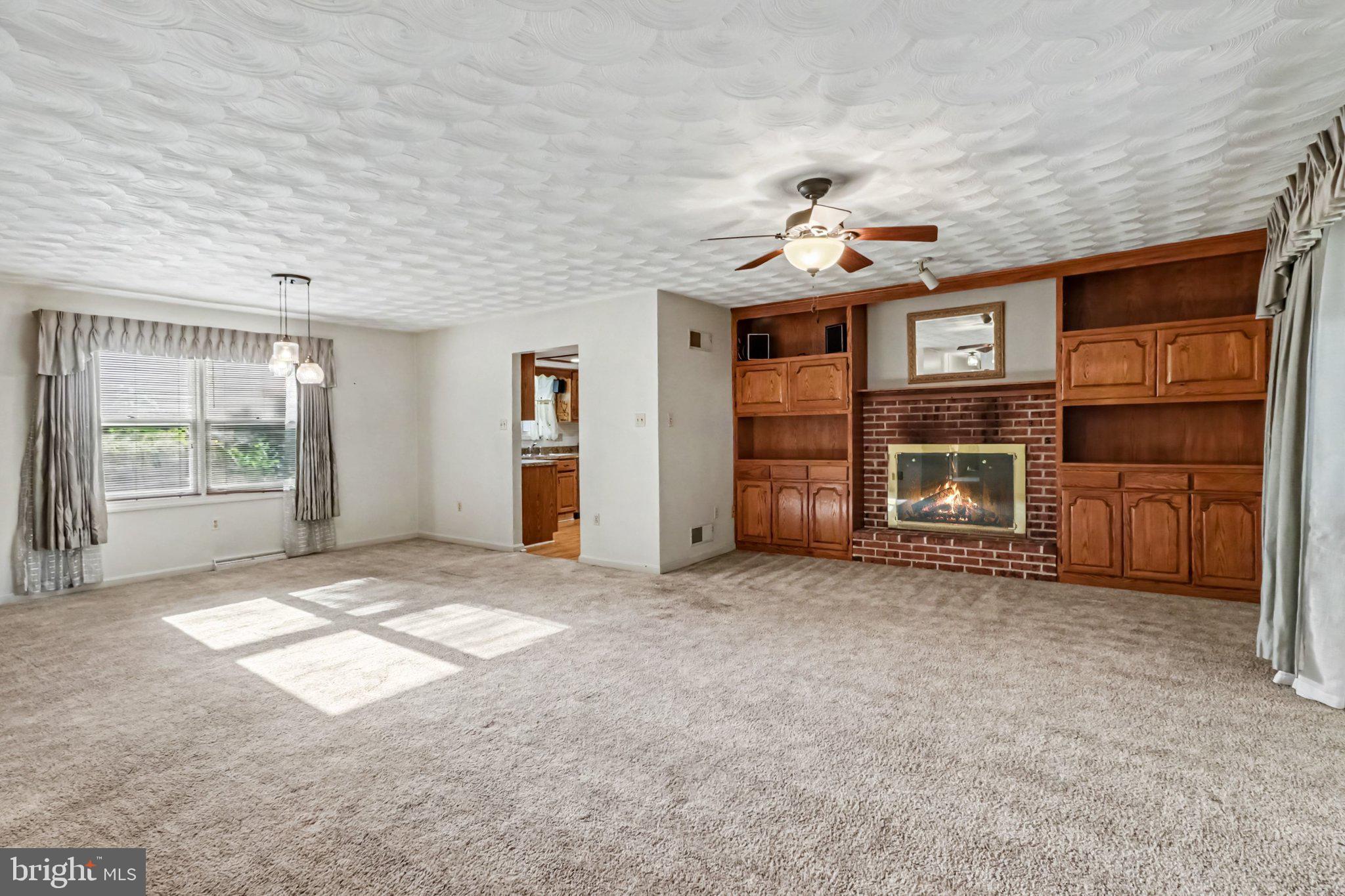 6 STRAWBERRY LANE