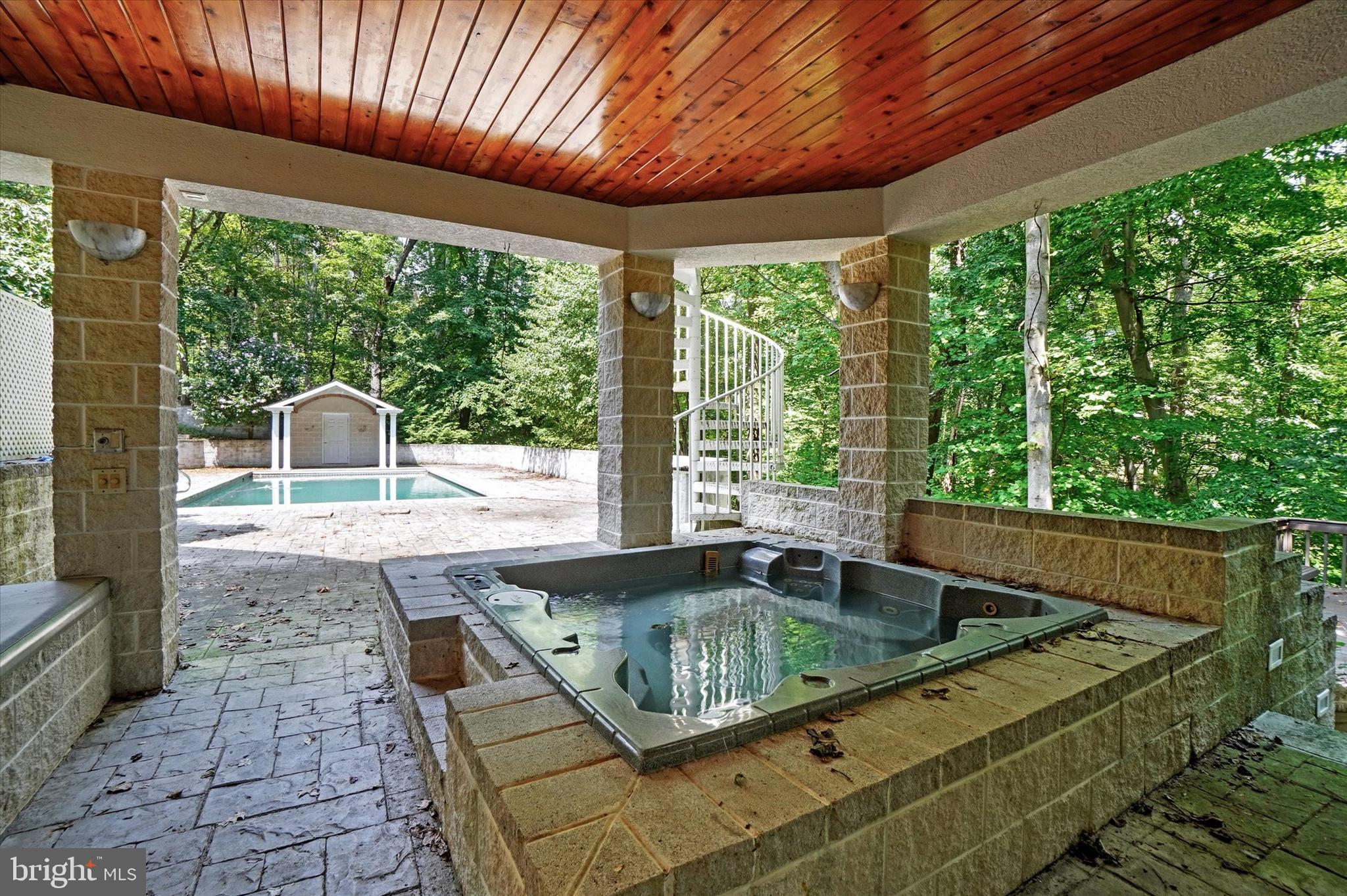 SPRINGETTS OAKS - Residential