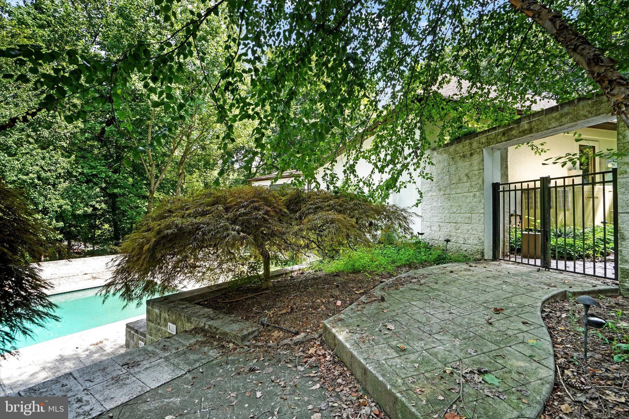 SPRINGETTS OAKS - Residential