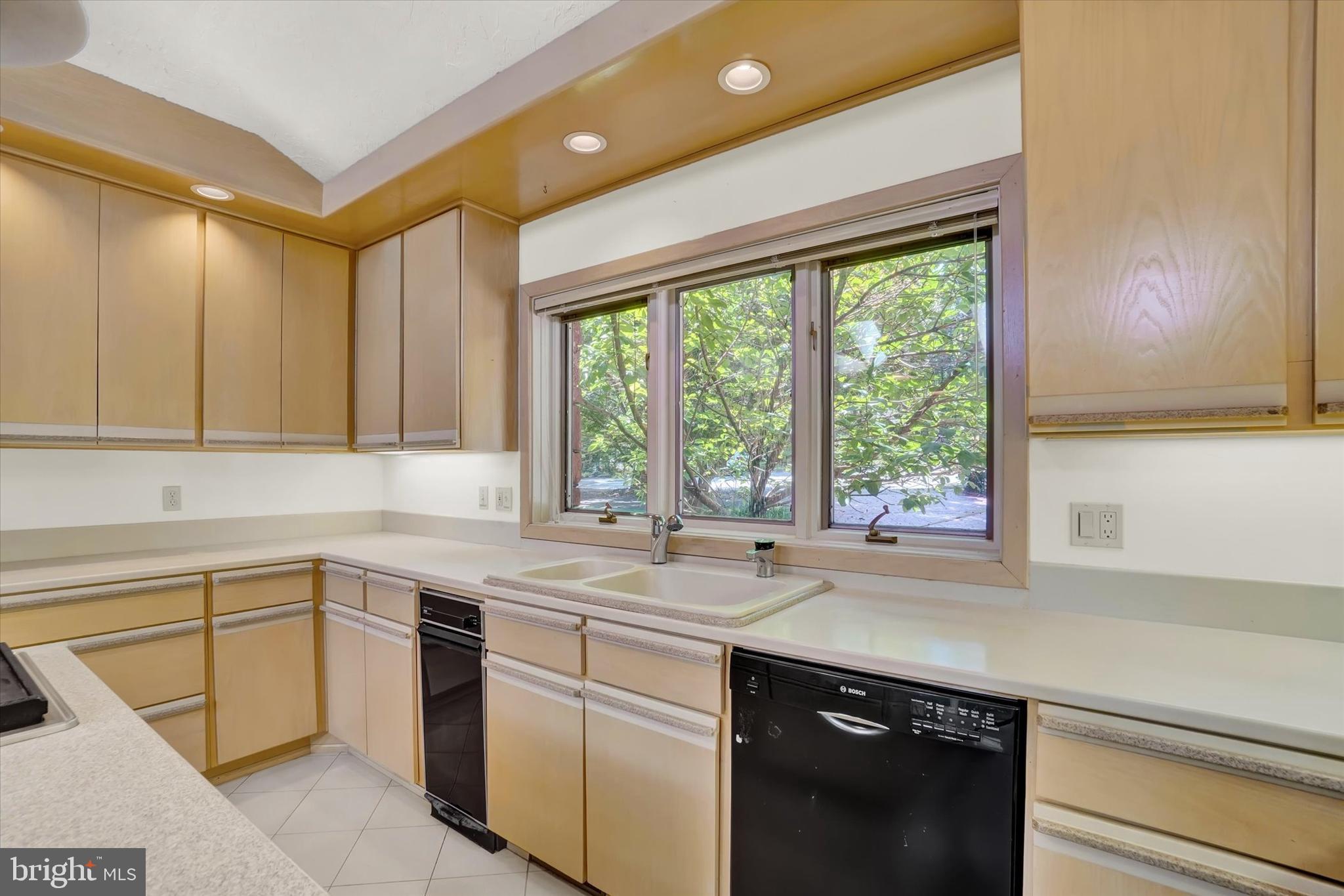 SPRINGETTS OAKS - Residential