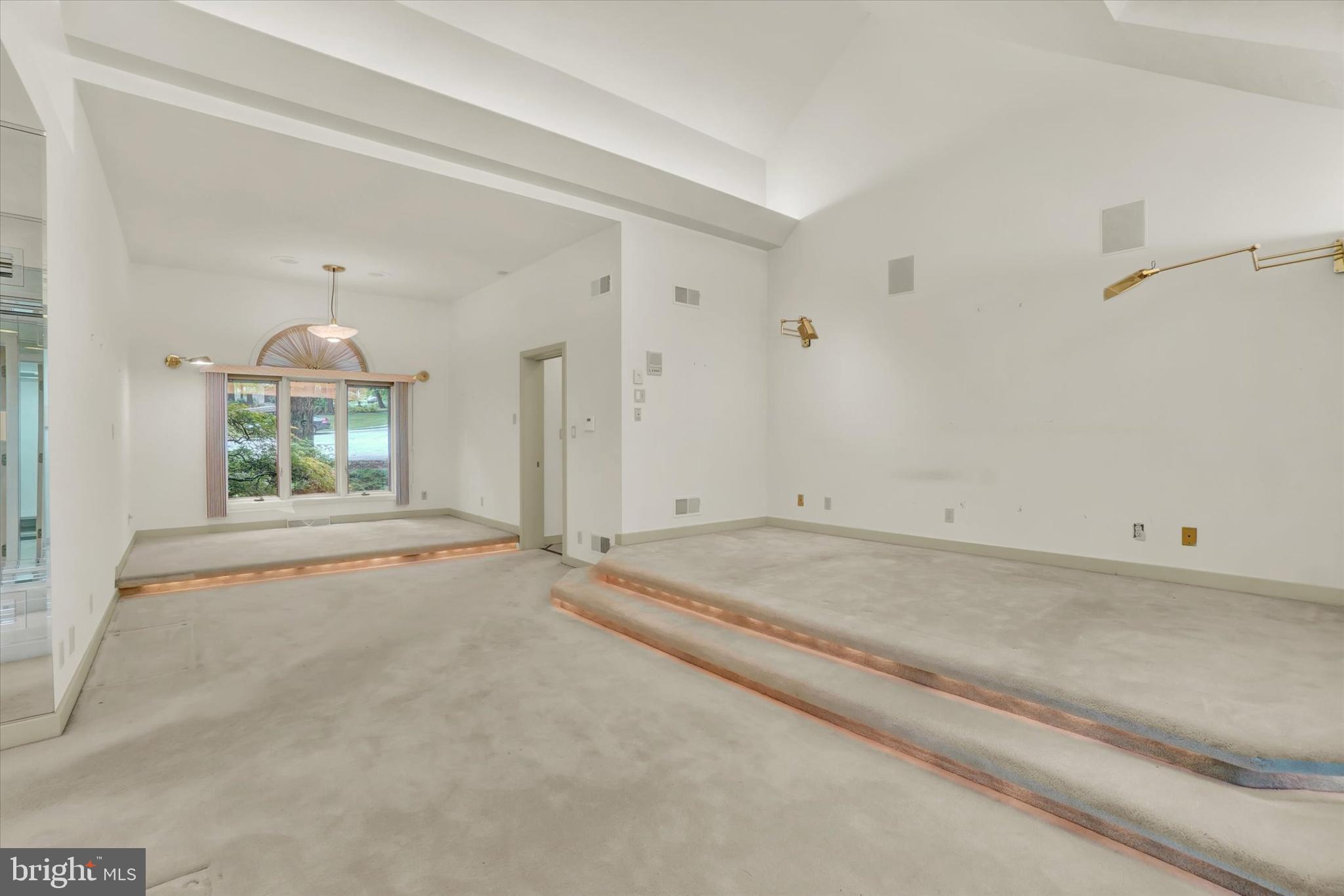 SPRINGETTS OAKS - Residential