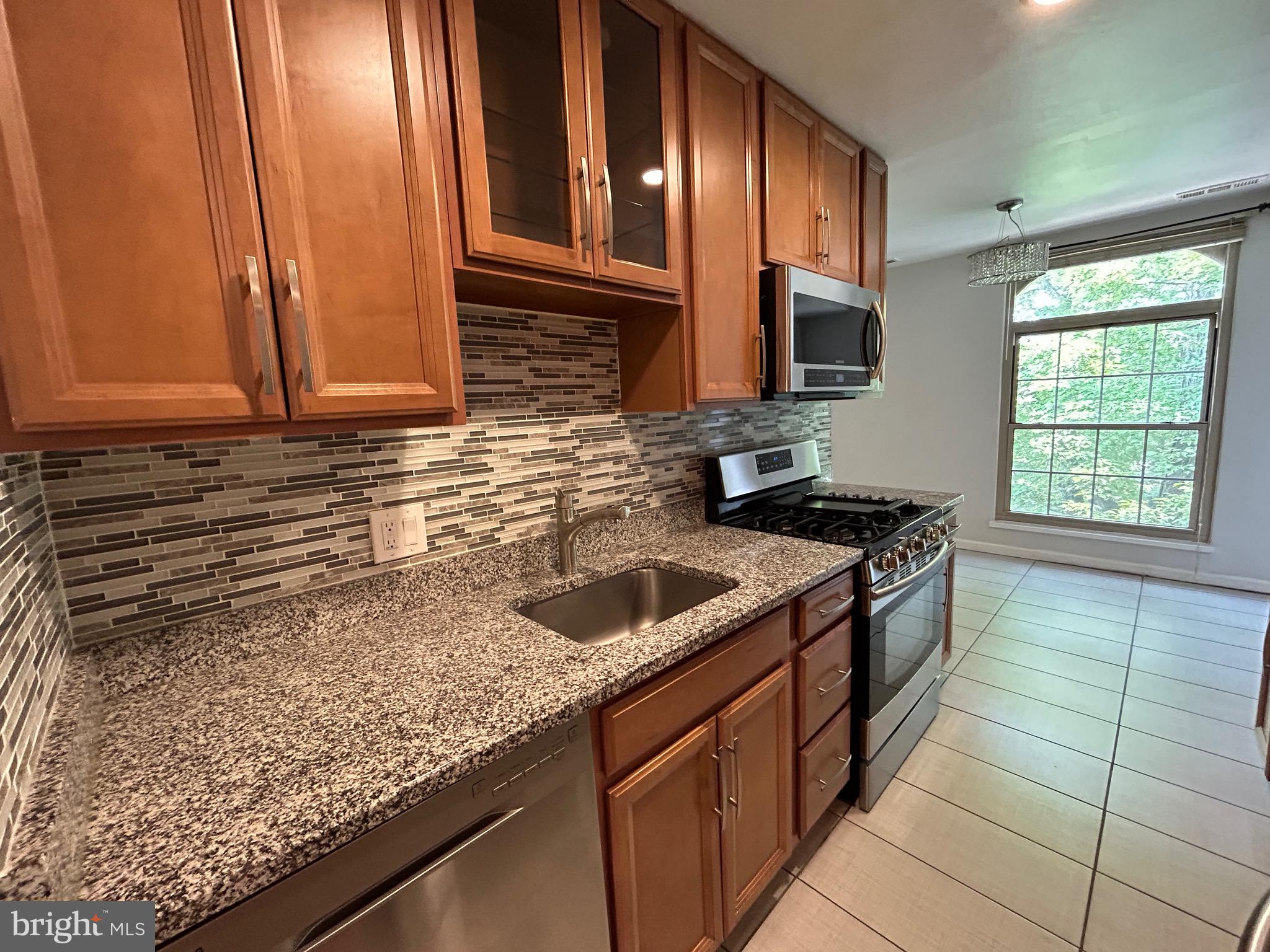 WOODBURN VILLAGE - Residential Lease