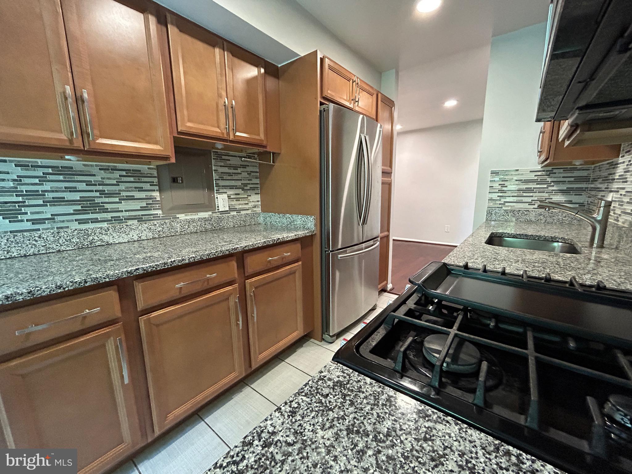 WOODBURN VILLAGE - Residential Lease