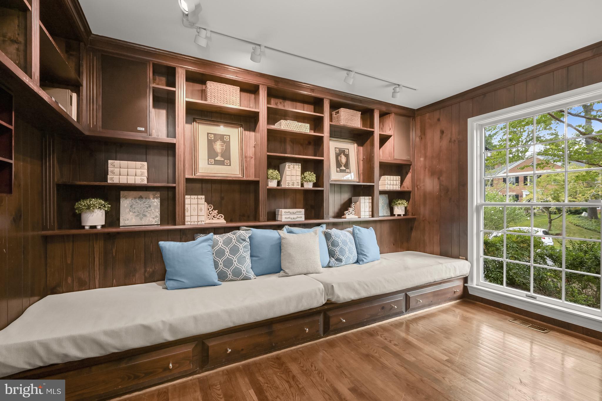 EAST GATE OF POTOMAC - Residential