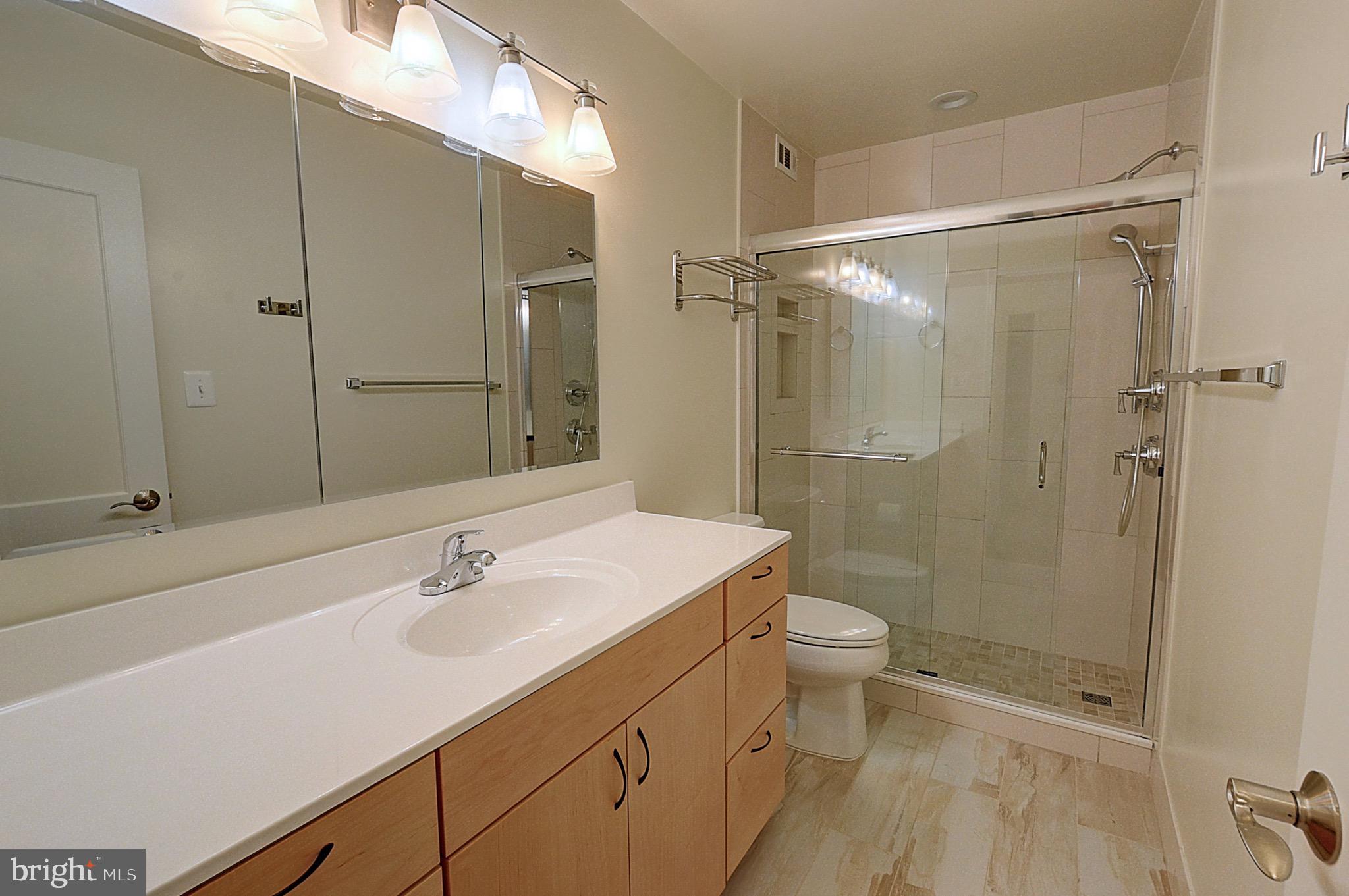 PROMENADE TOWERS - Residential