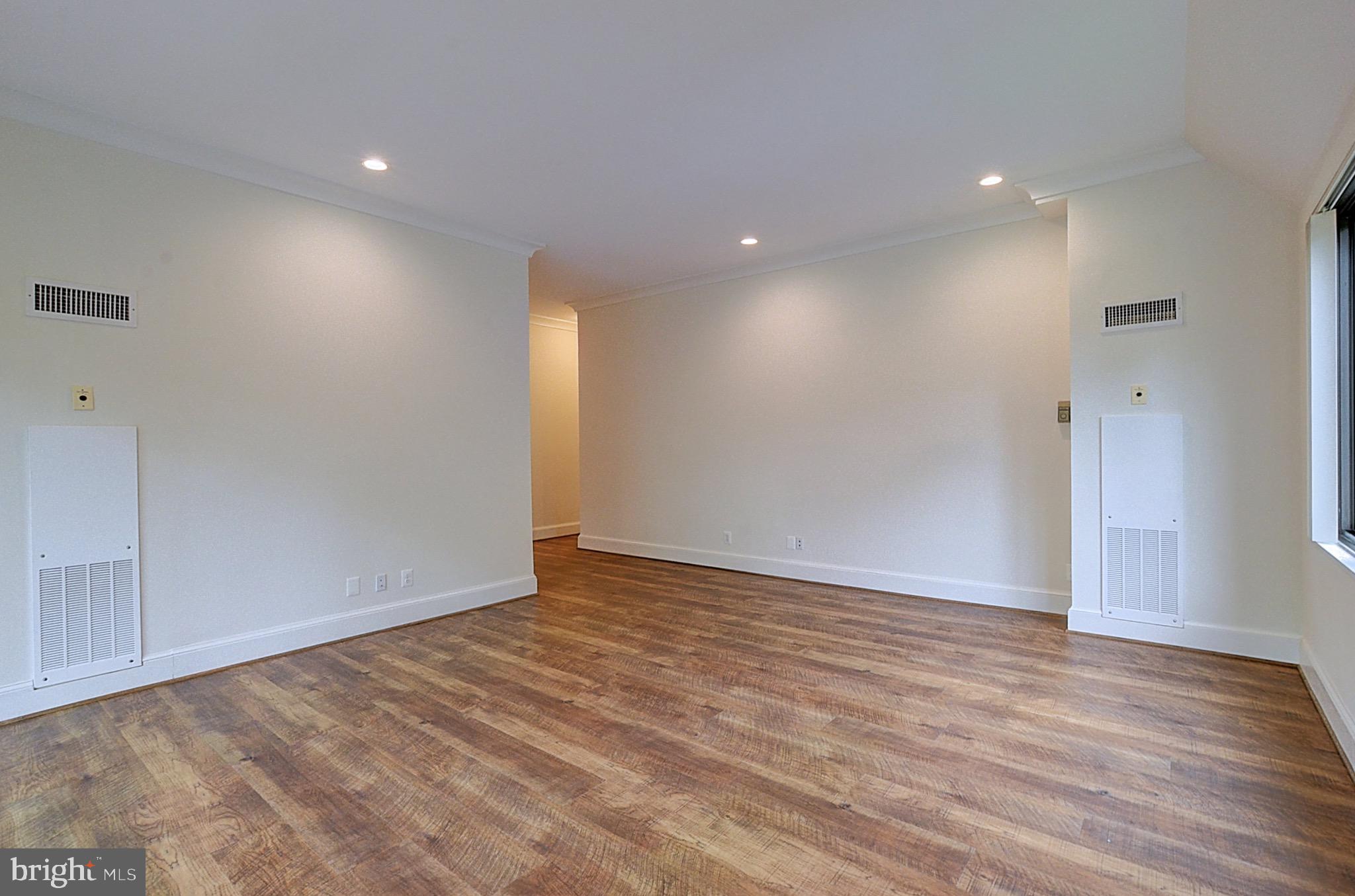 PROMENADE TOWERS - Residential