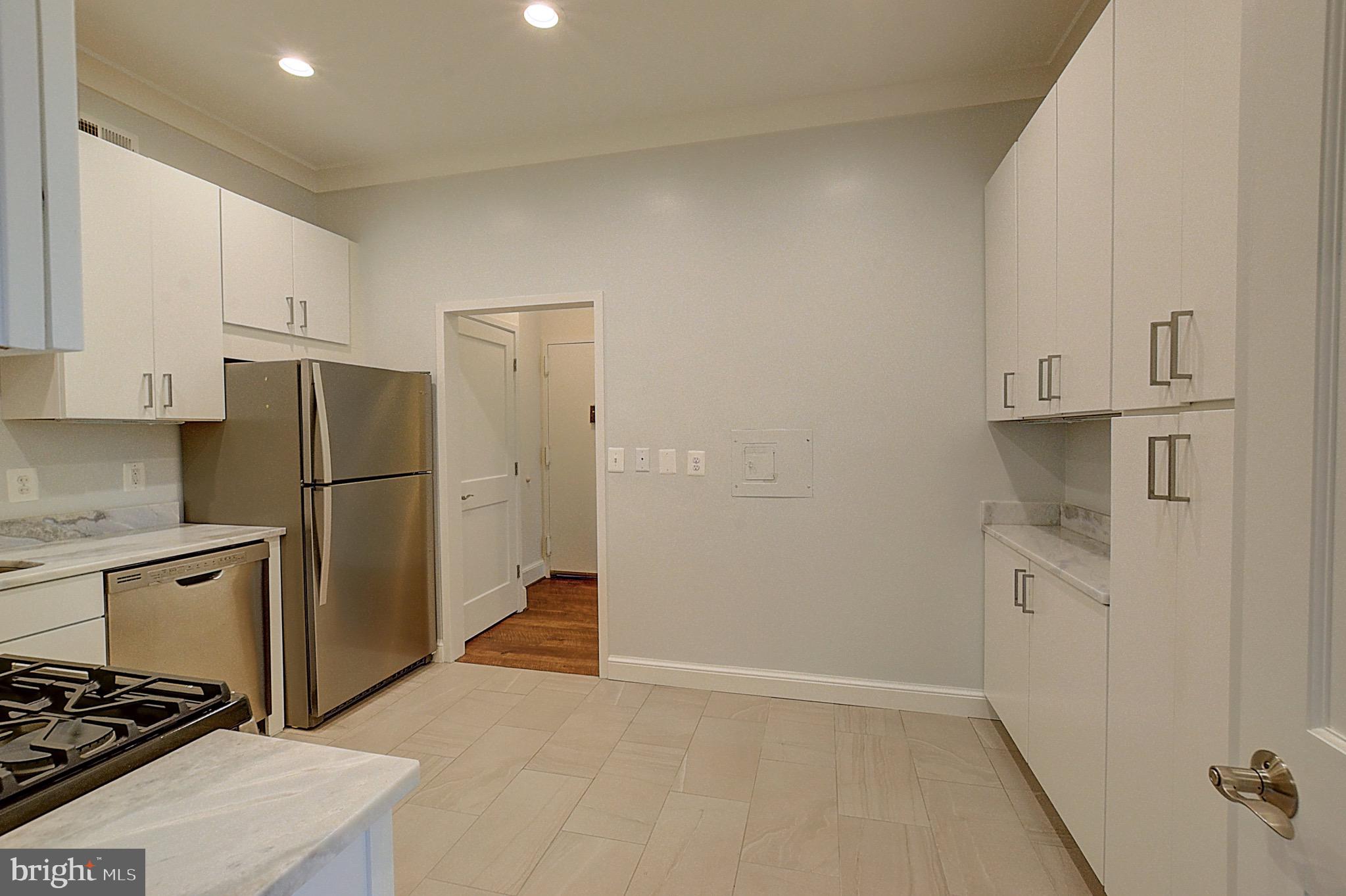 PROMENADE TOWERS - Residential