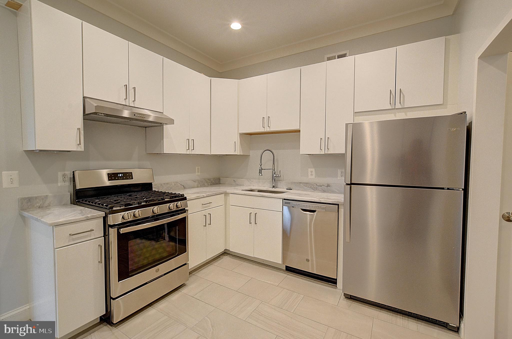 PROMENADE TOWERS - Residential