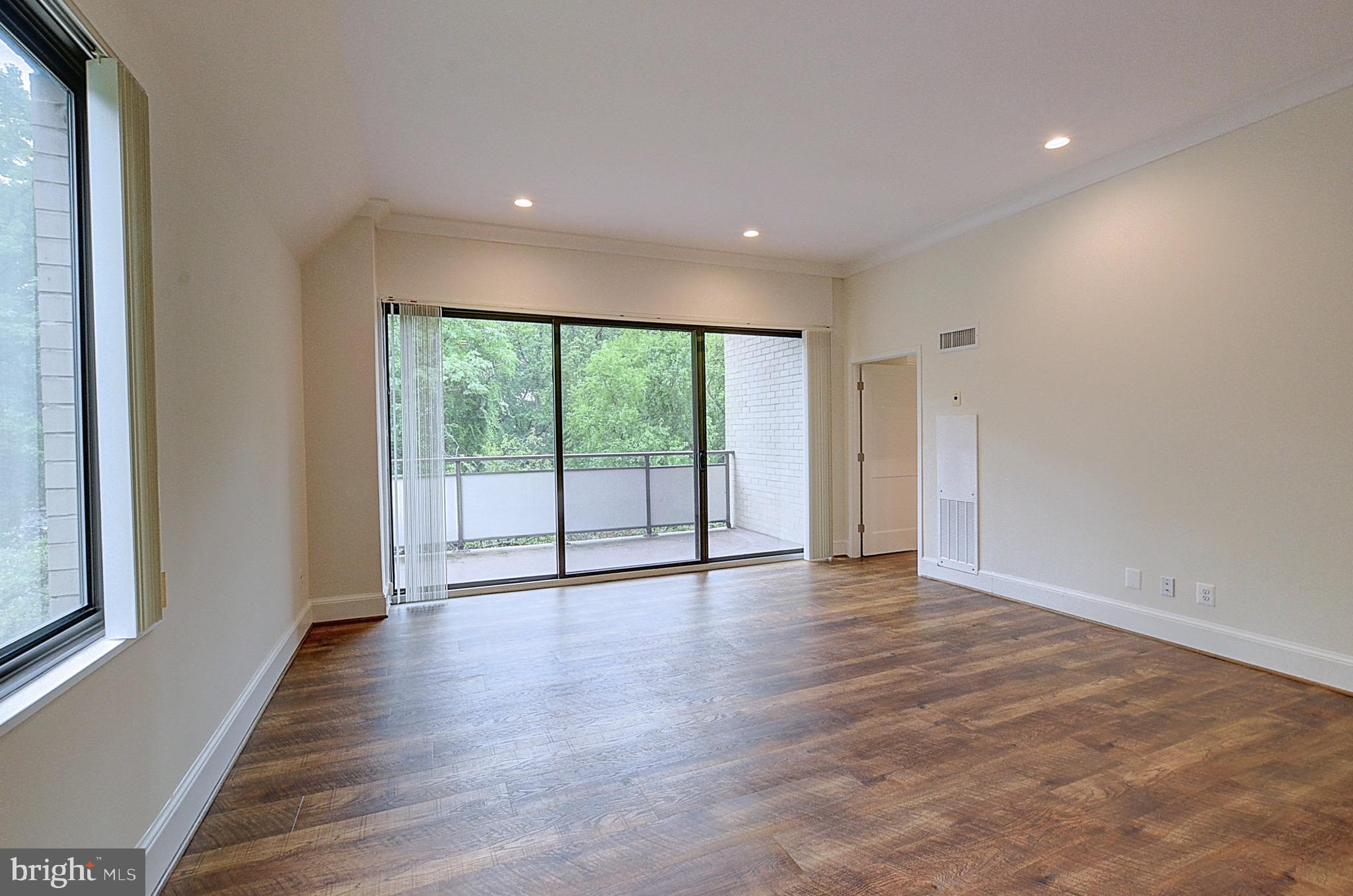 PROMENADE TOWERS - Residential