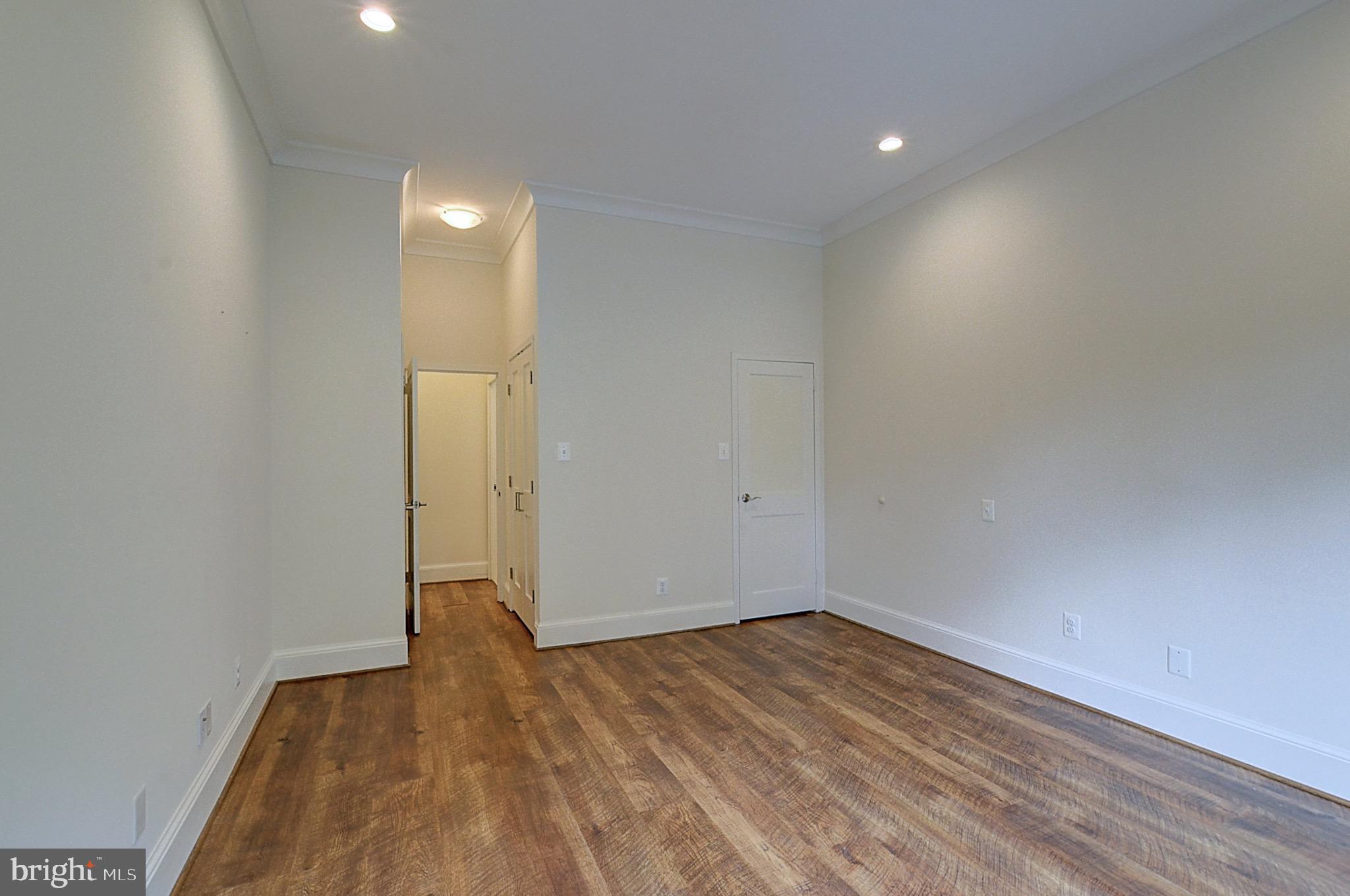 PROMENADE TOWERS - Residential