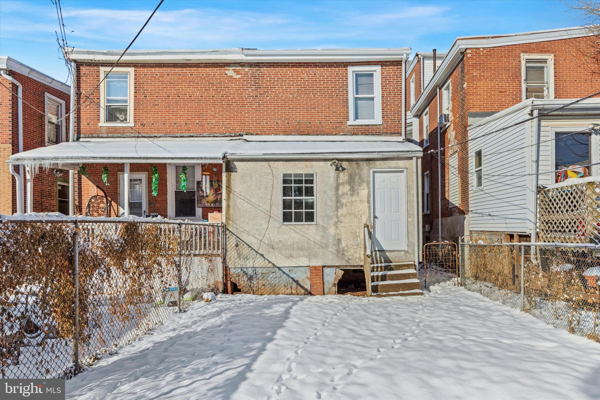 CHAPEL HILL MANOR - Residential