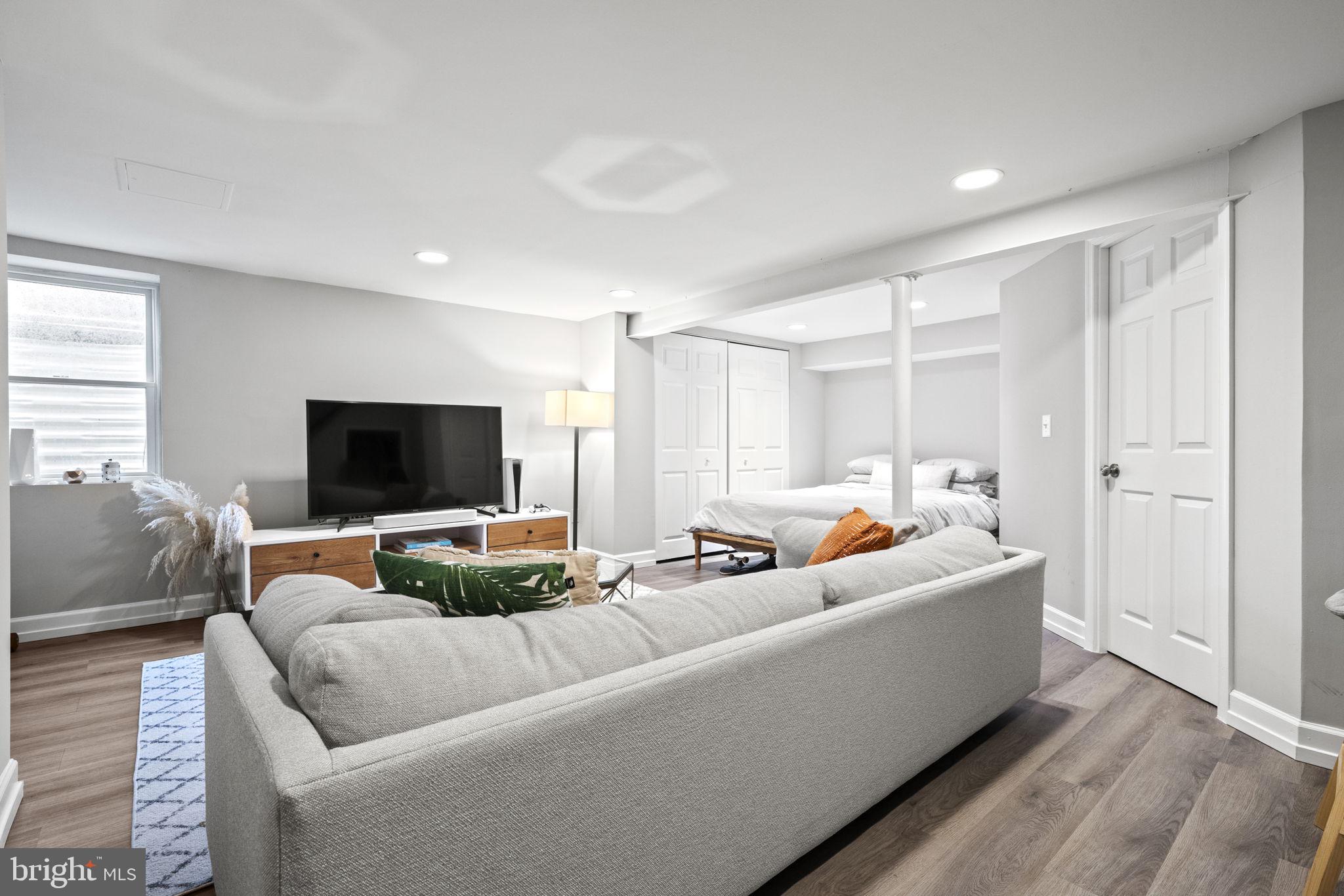 CLAREMONT - Residential Lease