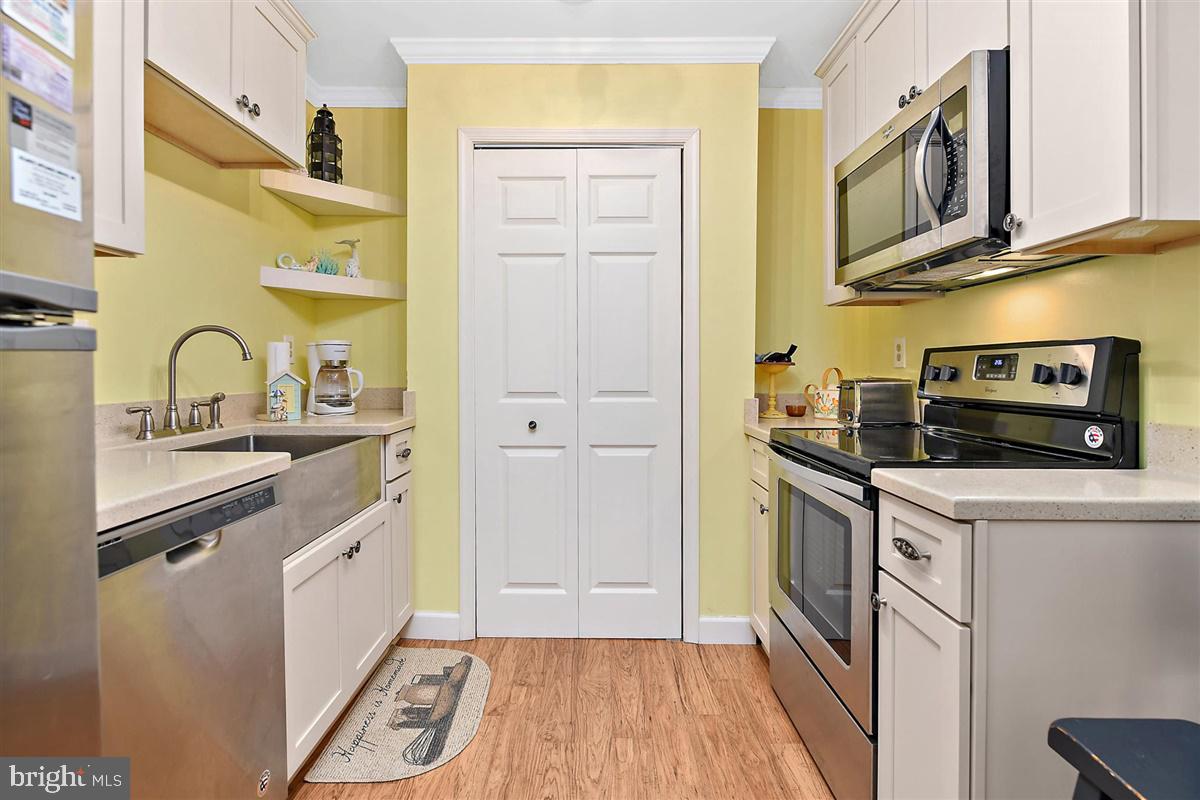 WHISPERING WOODS - Residential