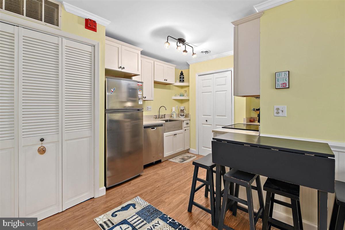 WHISPERING WOODS - Residential