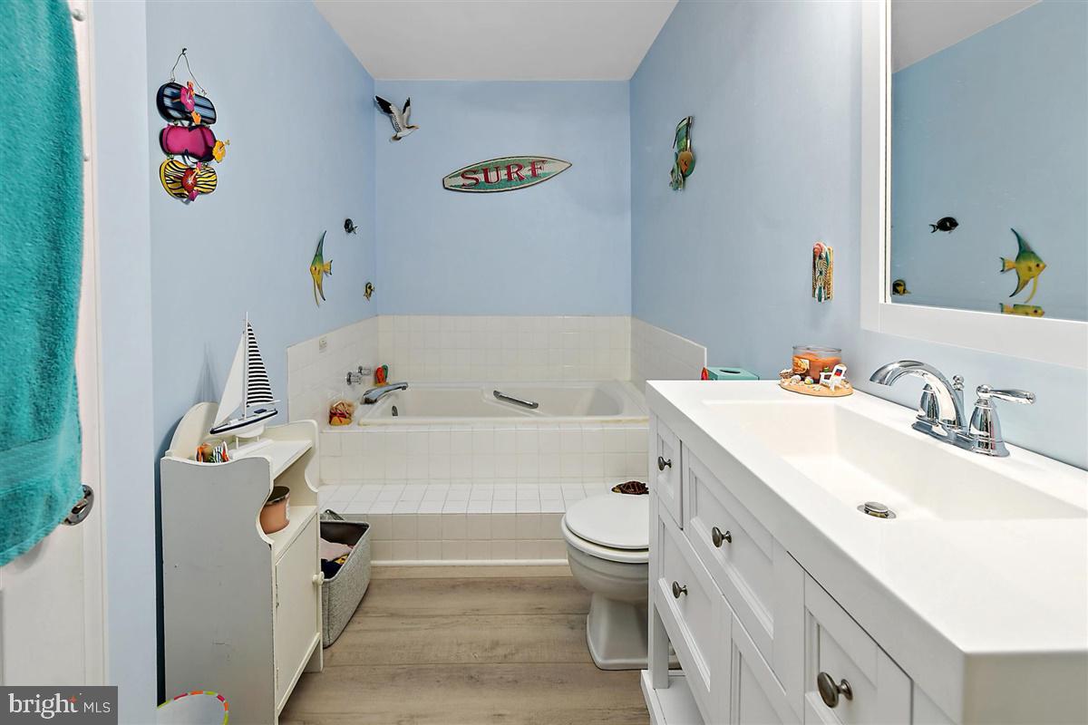 WHISPERING WOODS - Residential