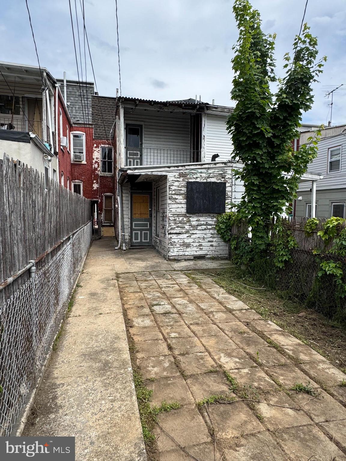826 PEAR STREET