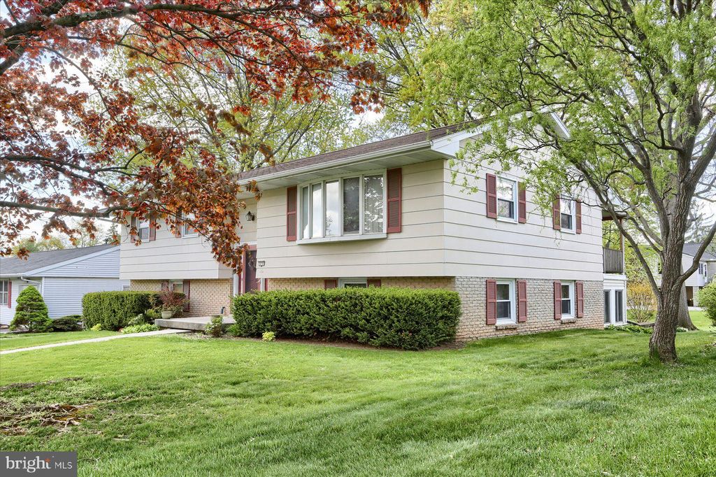 Photo of 470 N Holly Street, ELIZABETHTOWN, PA 17022 (MLS # PALA2086530)