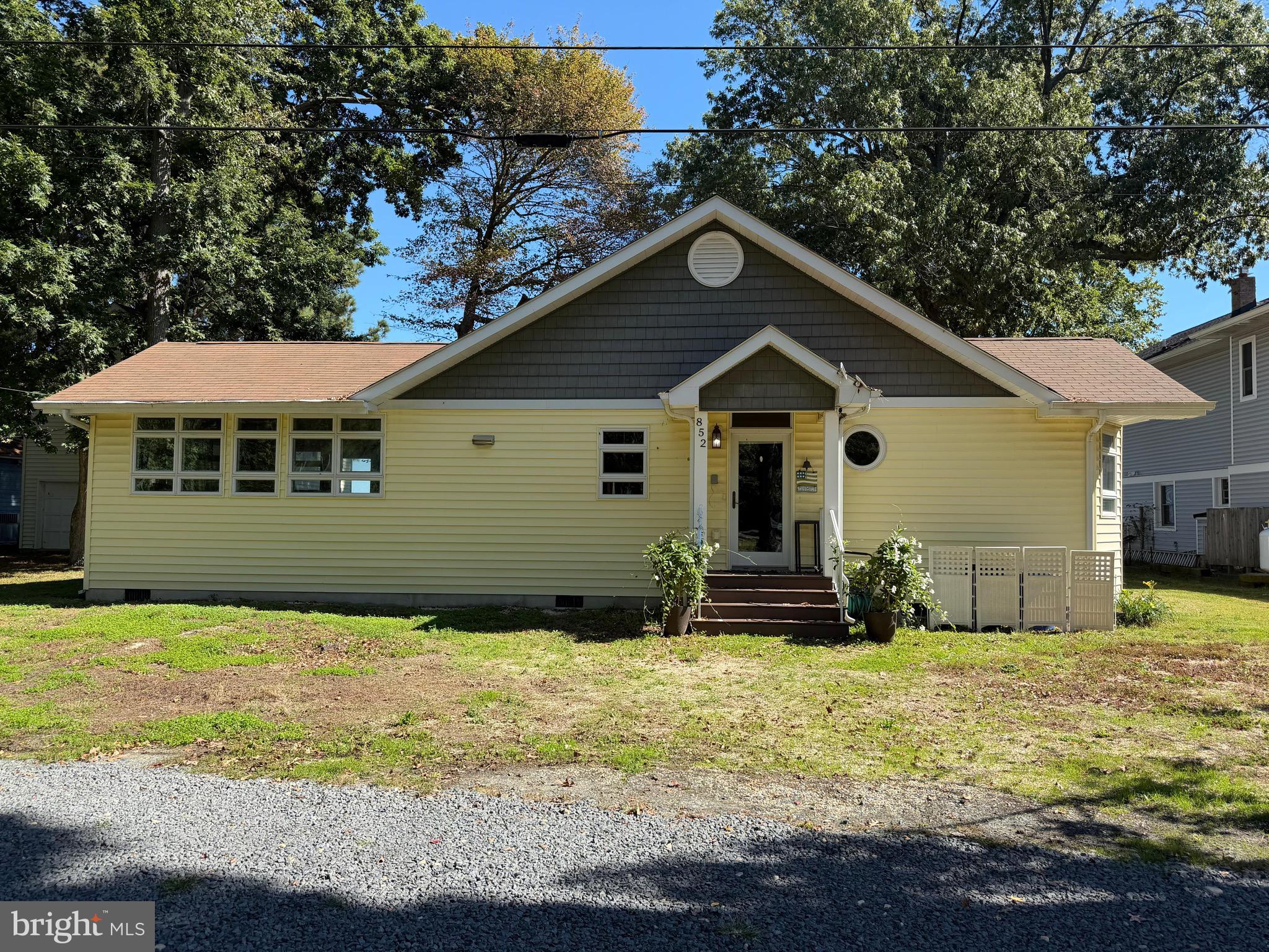 852 BAY FRONT AVENUE