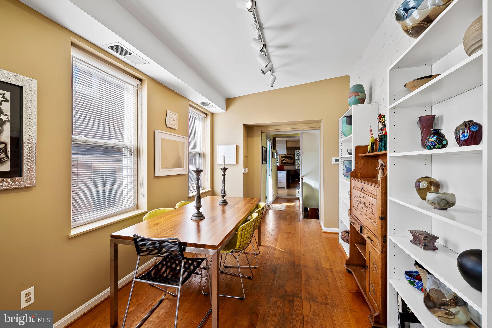 WASHINGTON HILL - Residential