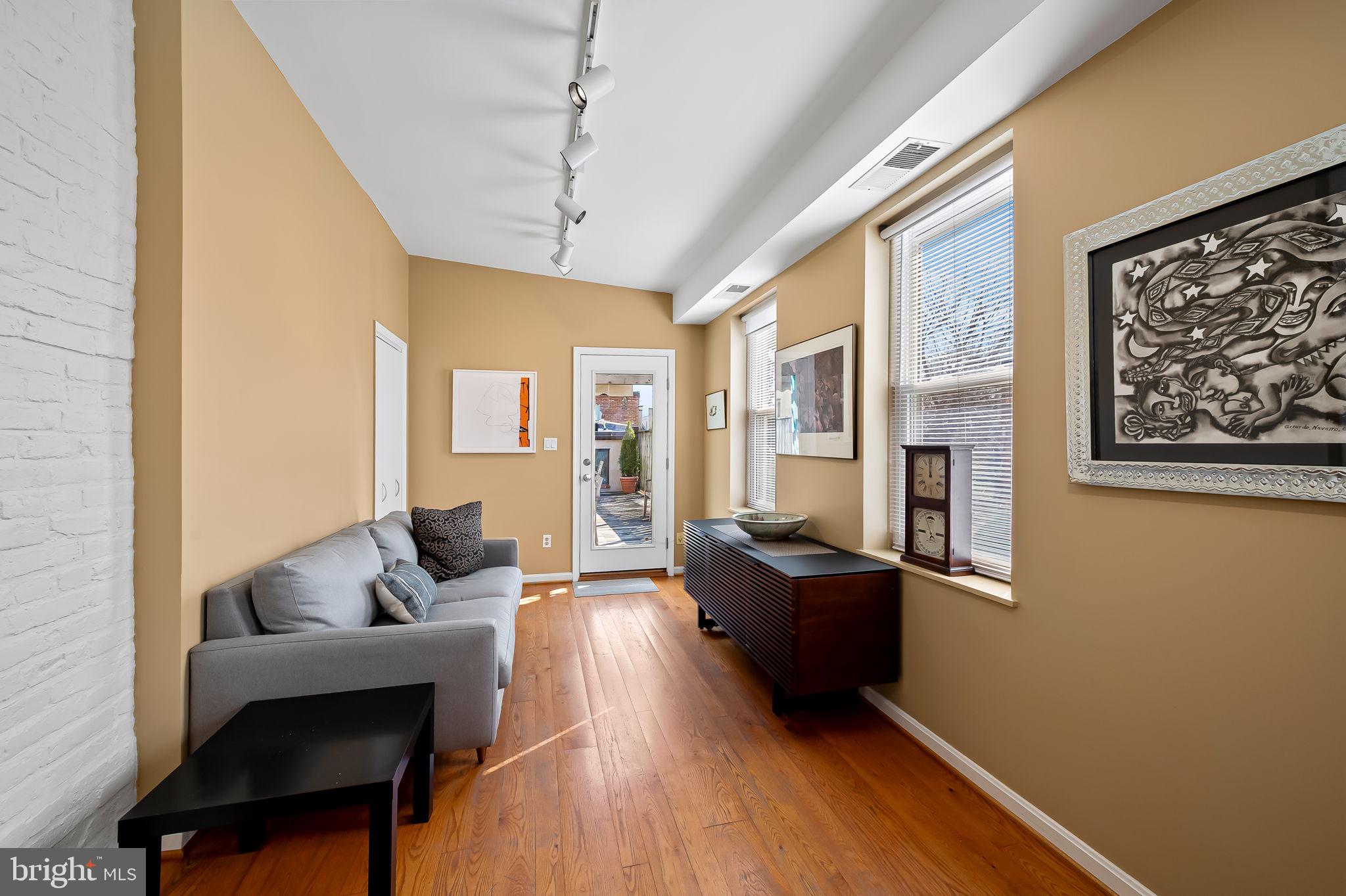 WASHINGTON HILL - Residential