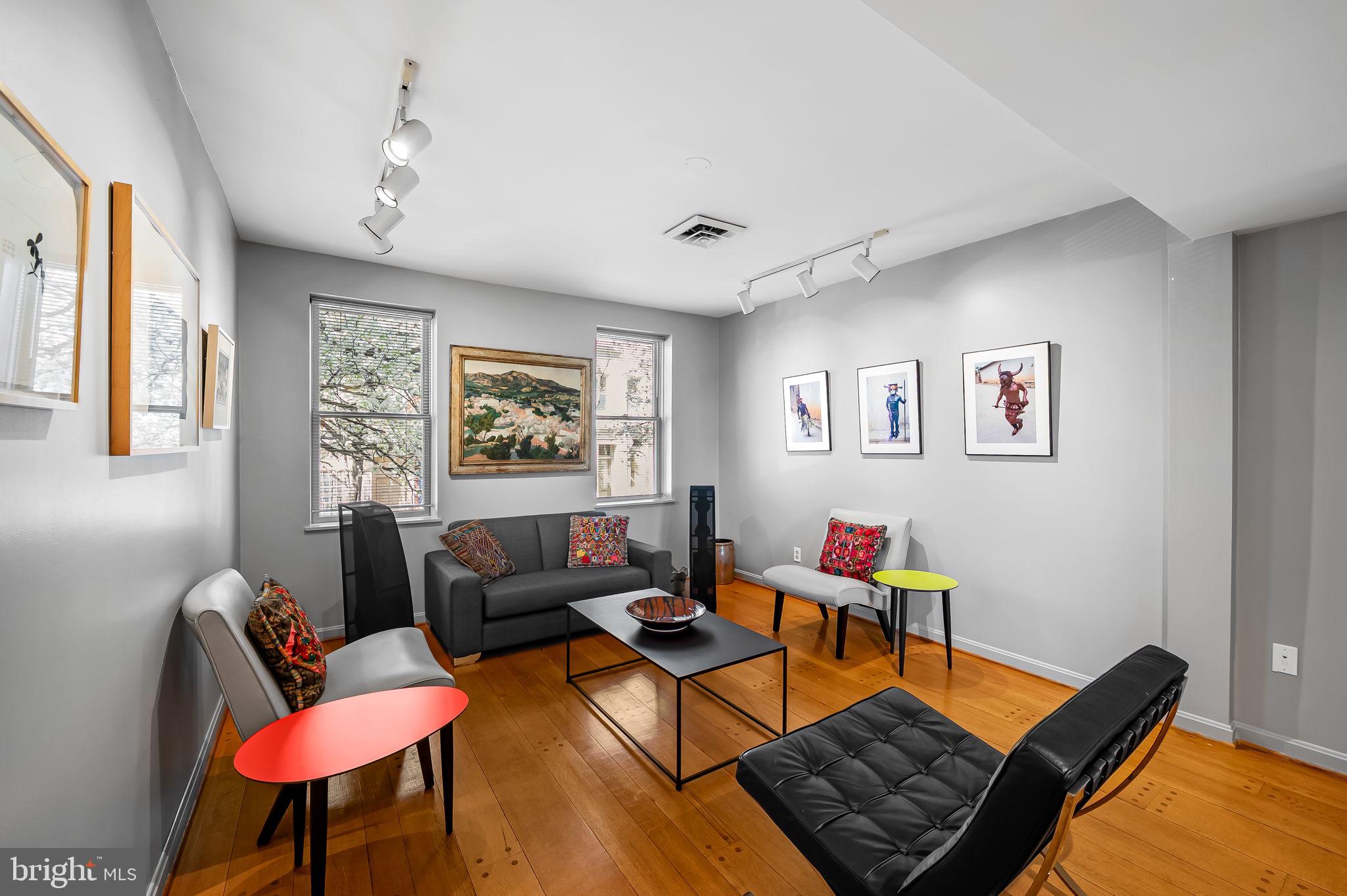 WASHINGTON HILL - Residential