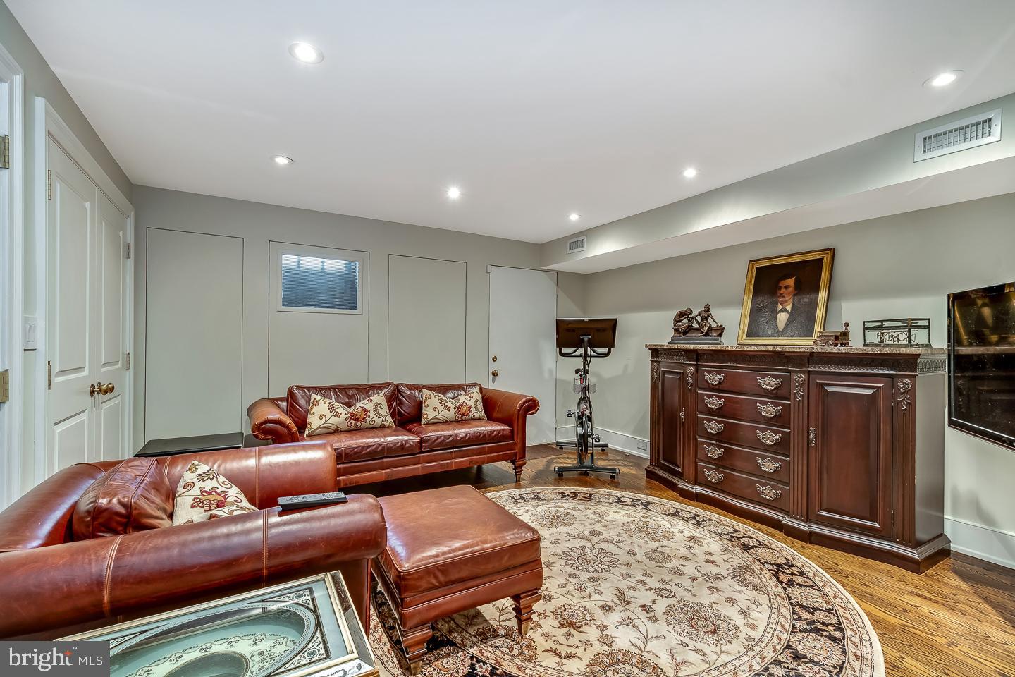 SOCIETY HILL - Residential