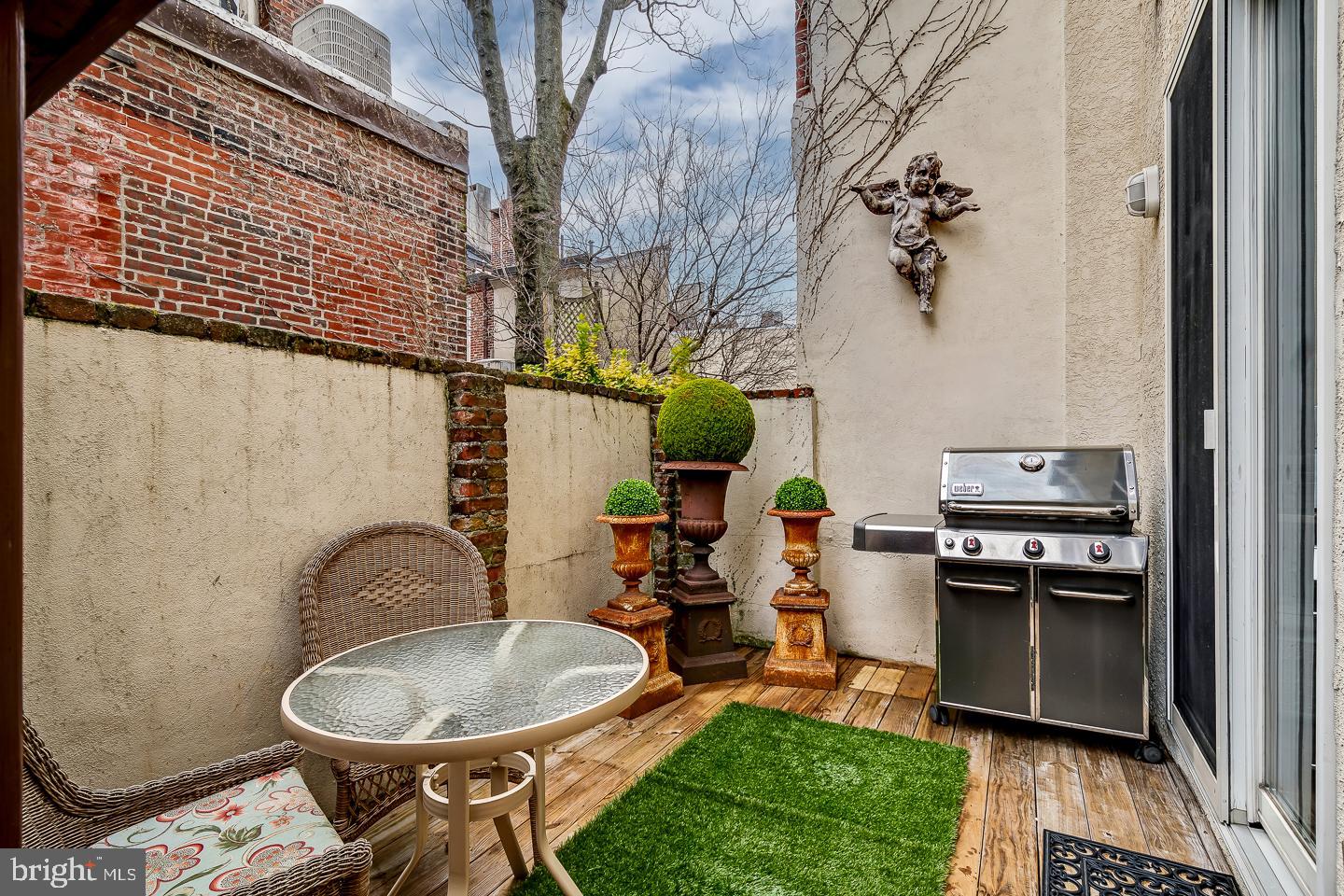 SOCIETY HILL - Residential