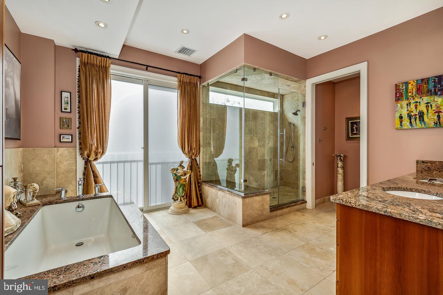 SOCIETY HILL - Residential