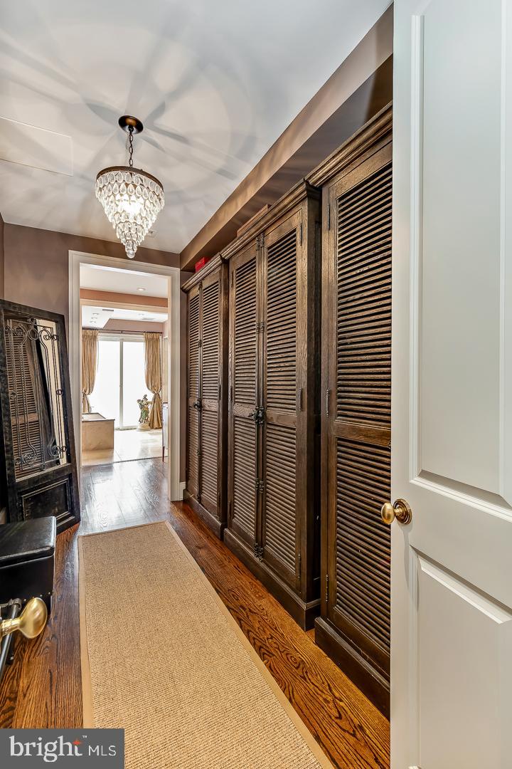 SOCIETY HILL - Residential