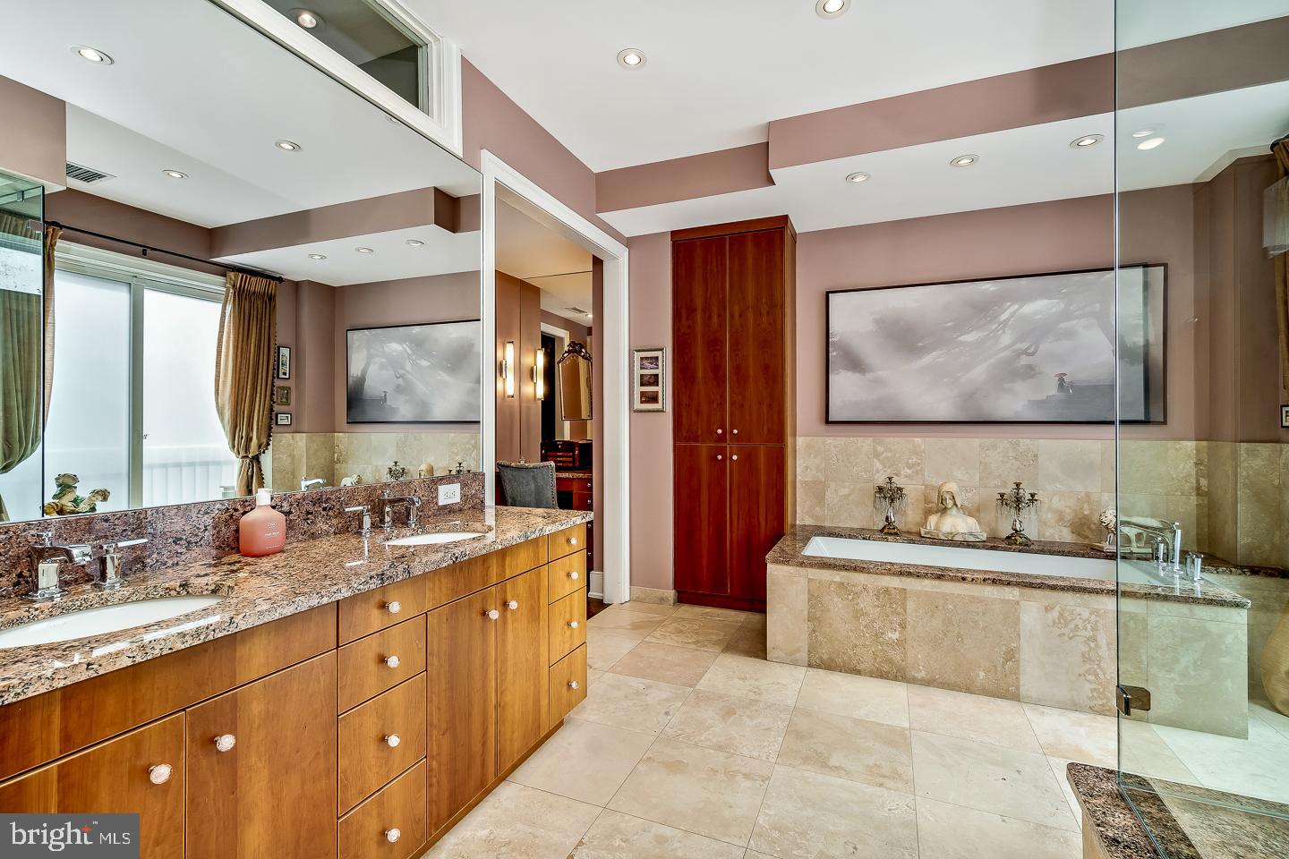 SOCIETY HILL - Residential