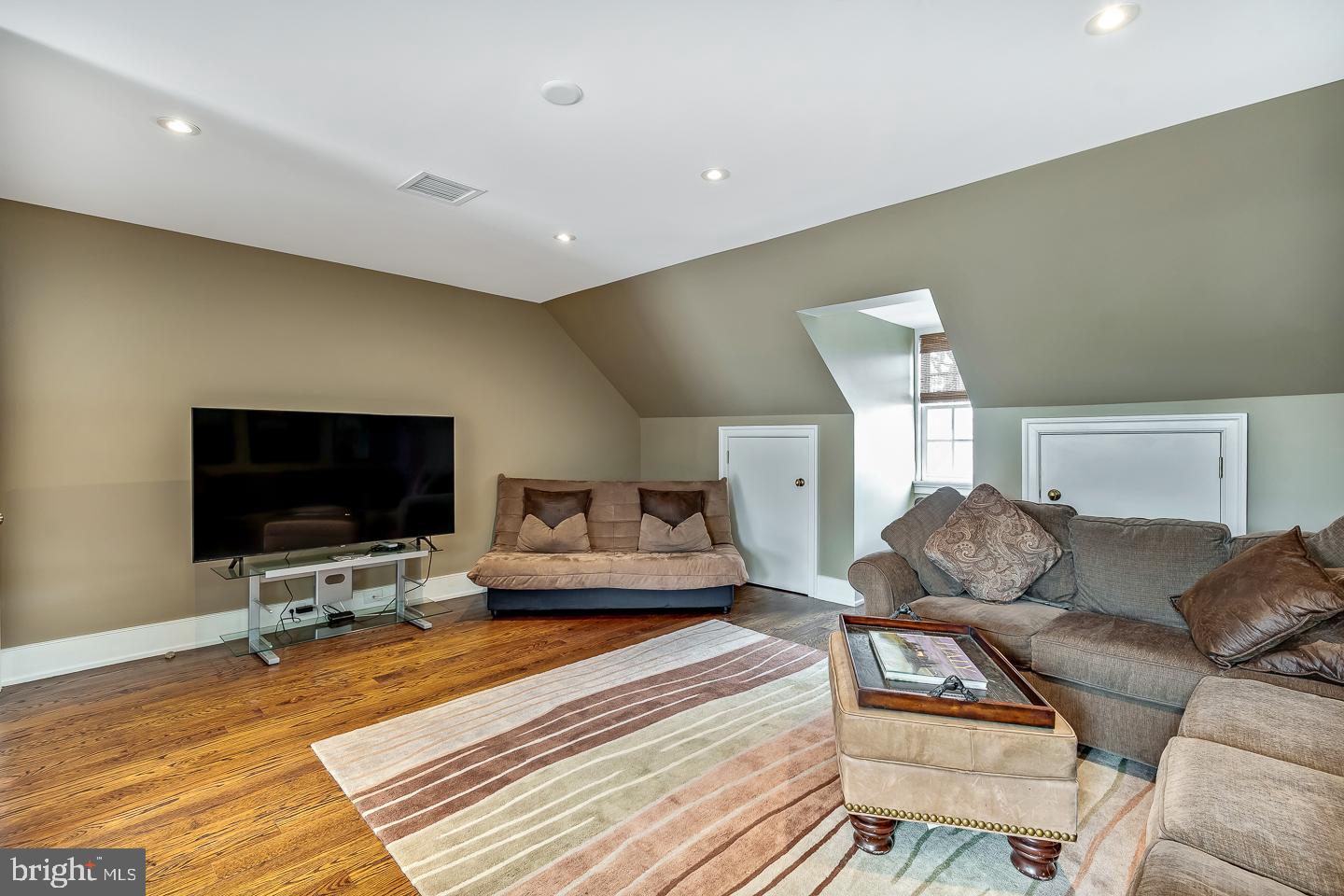 SOCIETY HILL - Residential