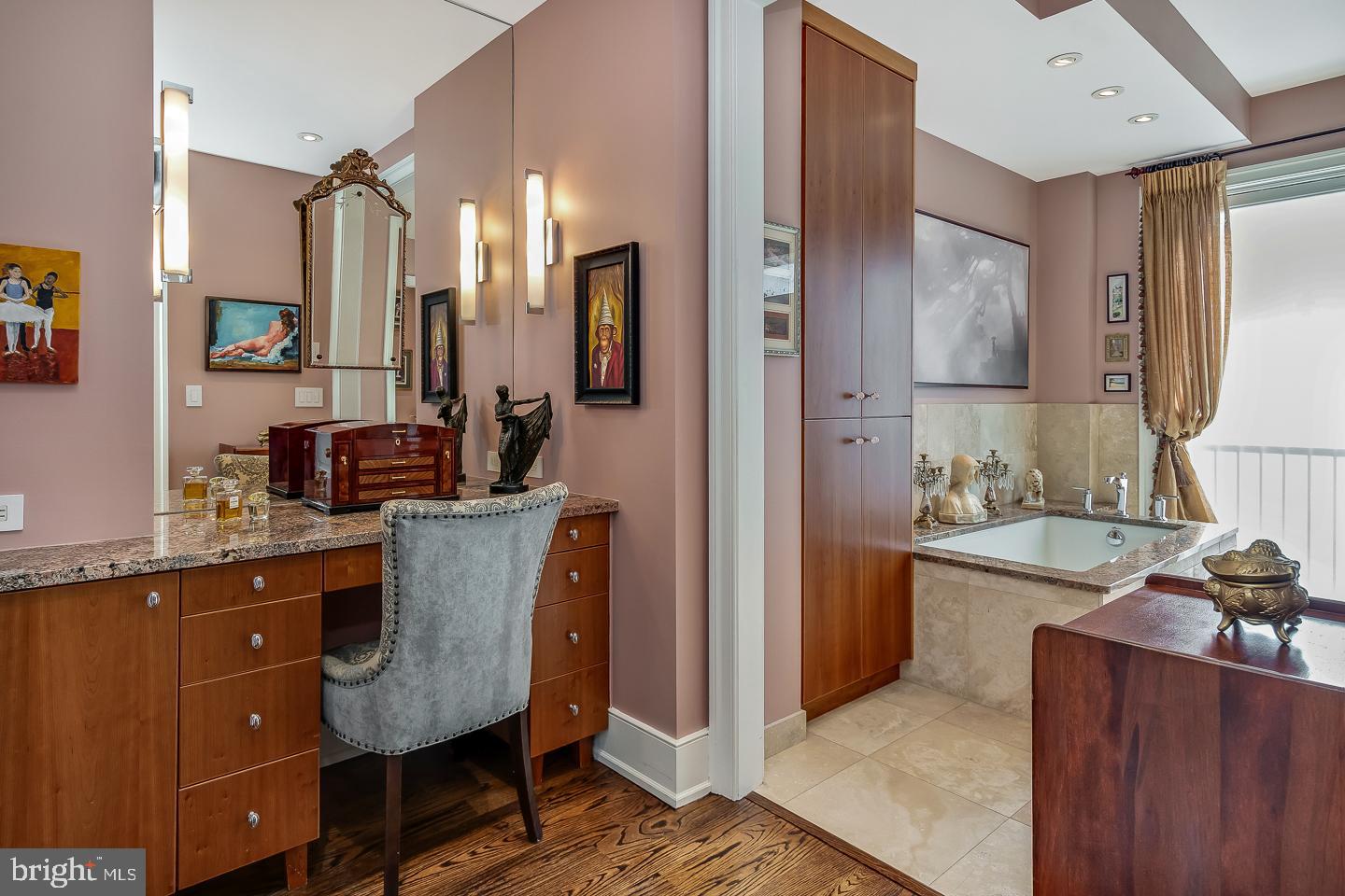 SOCIETY HILL - Residential