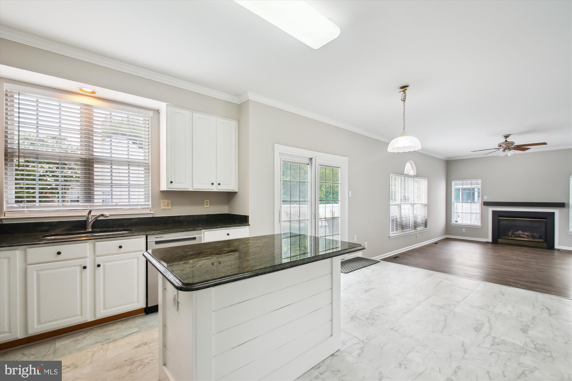1528 MCKINAN COURT
