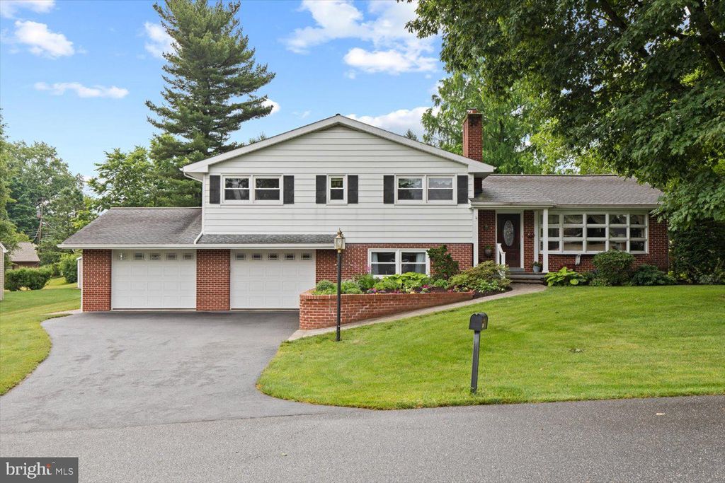 Photo of 1143 Aquilla Drive, Lancaster, PA 17601 (MLS # PALA2052102)