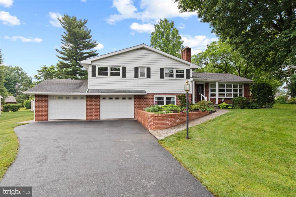 Photo of 1143 Aquilla Drive, Lancaster, PA 17601 (MLS # PALA2052102)