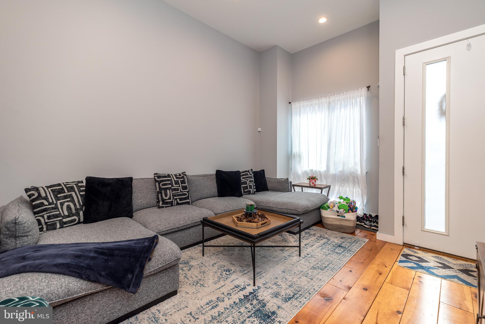 1817 INGERSOLL STREET