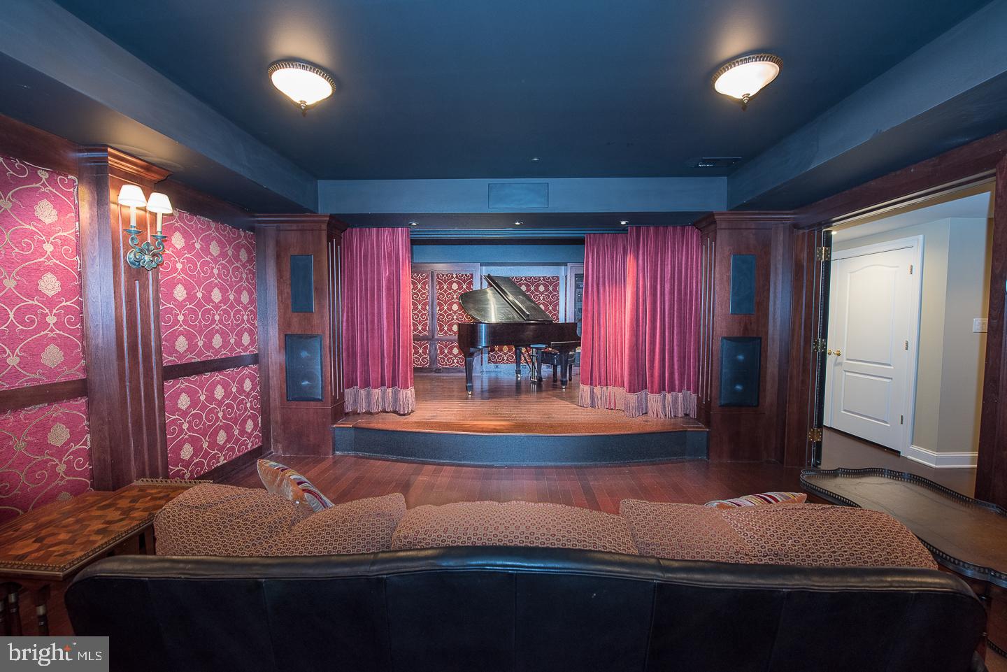 WHITEGATE - Residential