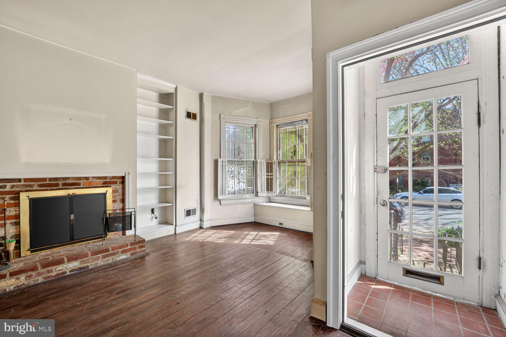 1002 INDEPENDENCE AVENUE SE