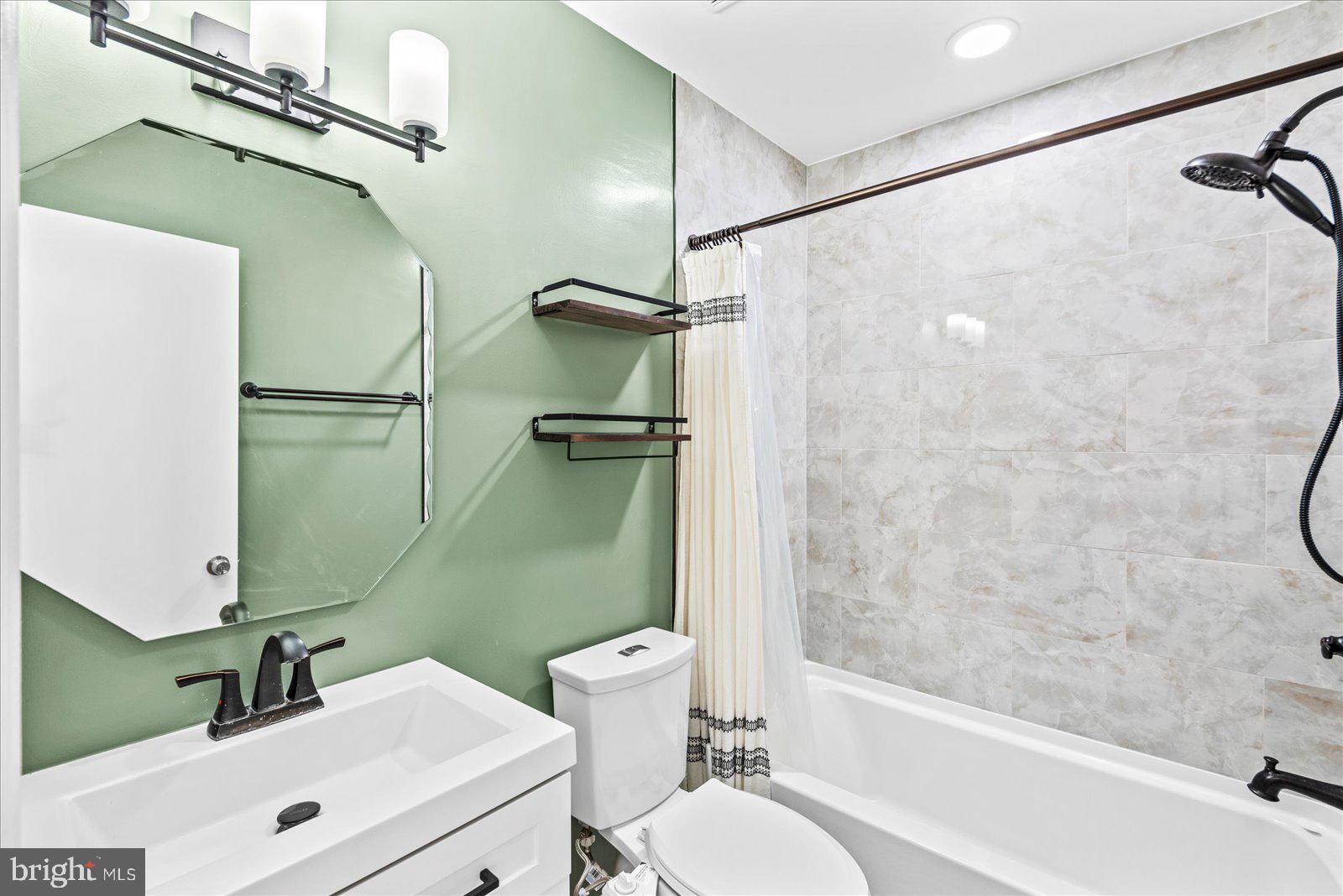 LAKE RIDGE - Residential