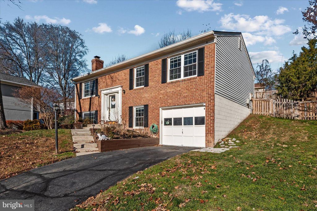 Photo of 3470 Lyon Park Court, WOODBRIDGE, VA 22192 (MLS # VAPW2108524)