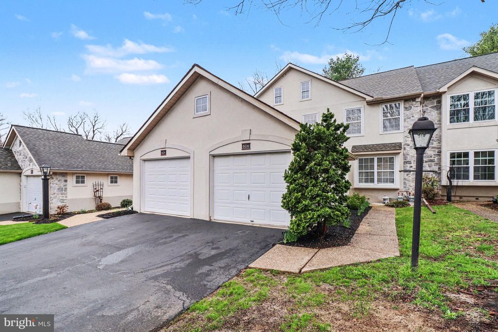 Photo of 606 Crestgate Place, MILLERSVILLE, PA 17551 (MLS # PALA2084992)