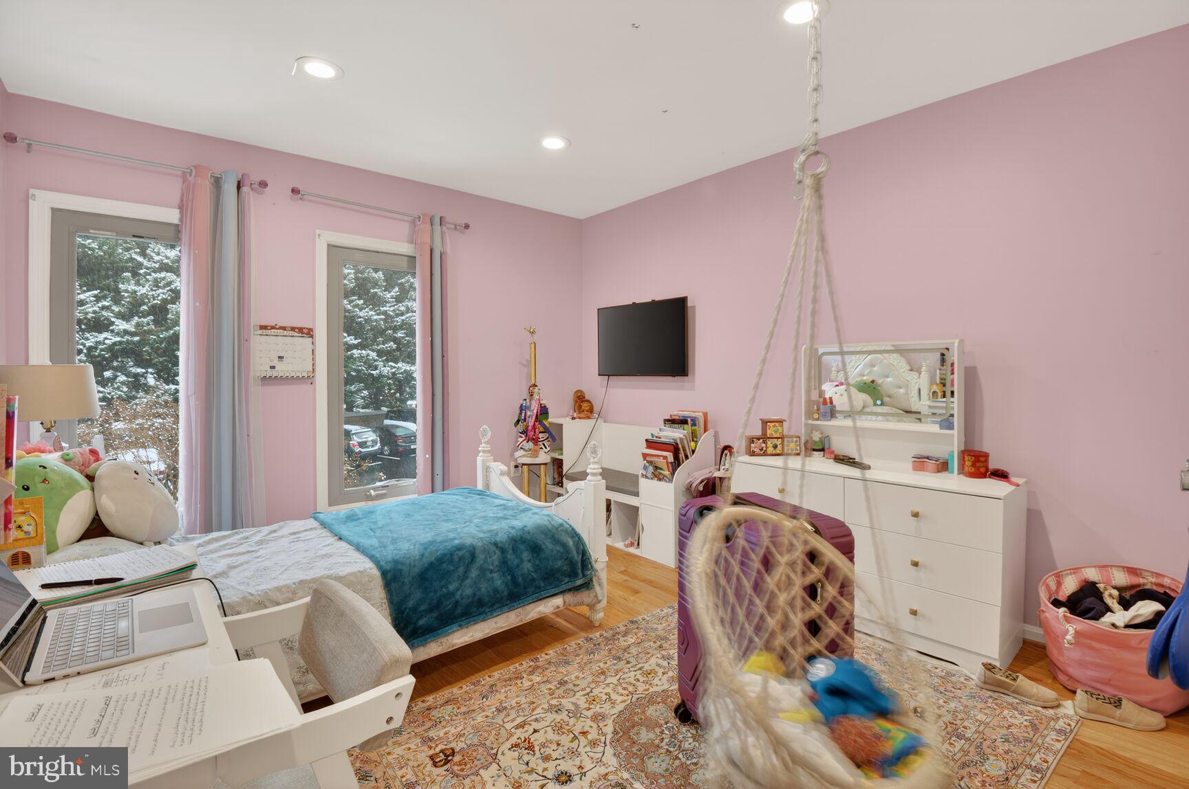 POTOMAC OUTSIDE - Residential Lease