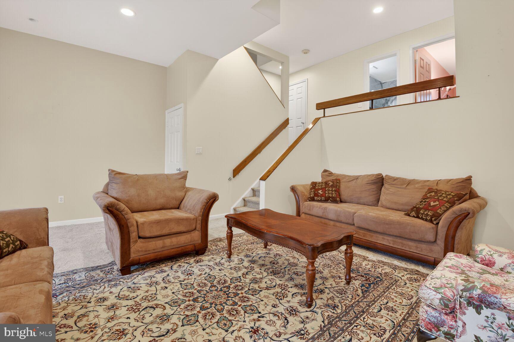 POTOMAC OUTSIDE - Residential Lease