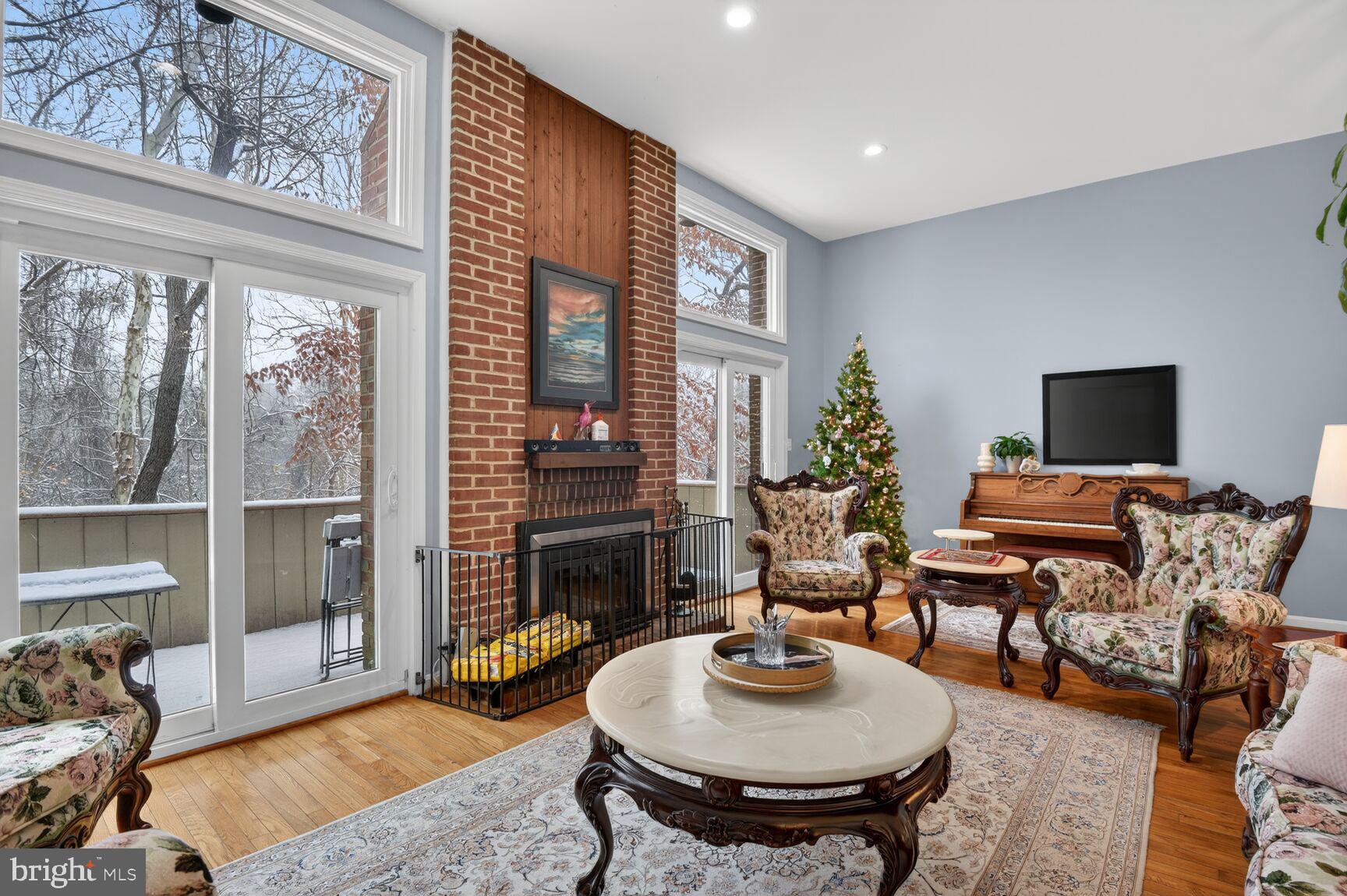 POTOMAC OUTSIDE - Residential Lease