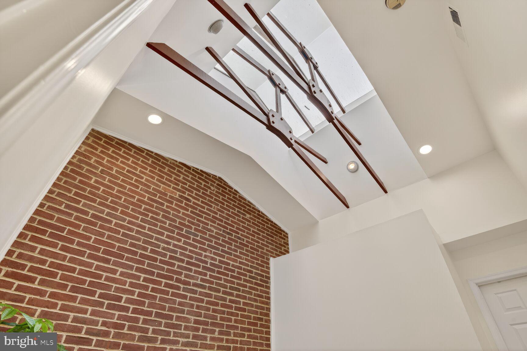 POTOMAC OUTSIDE - Residential Lease