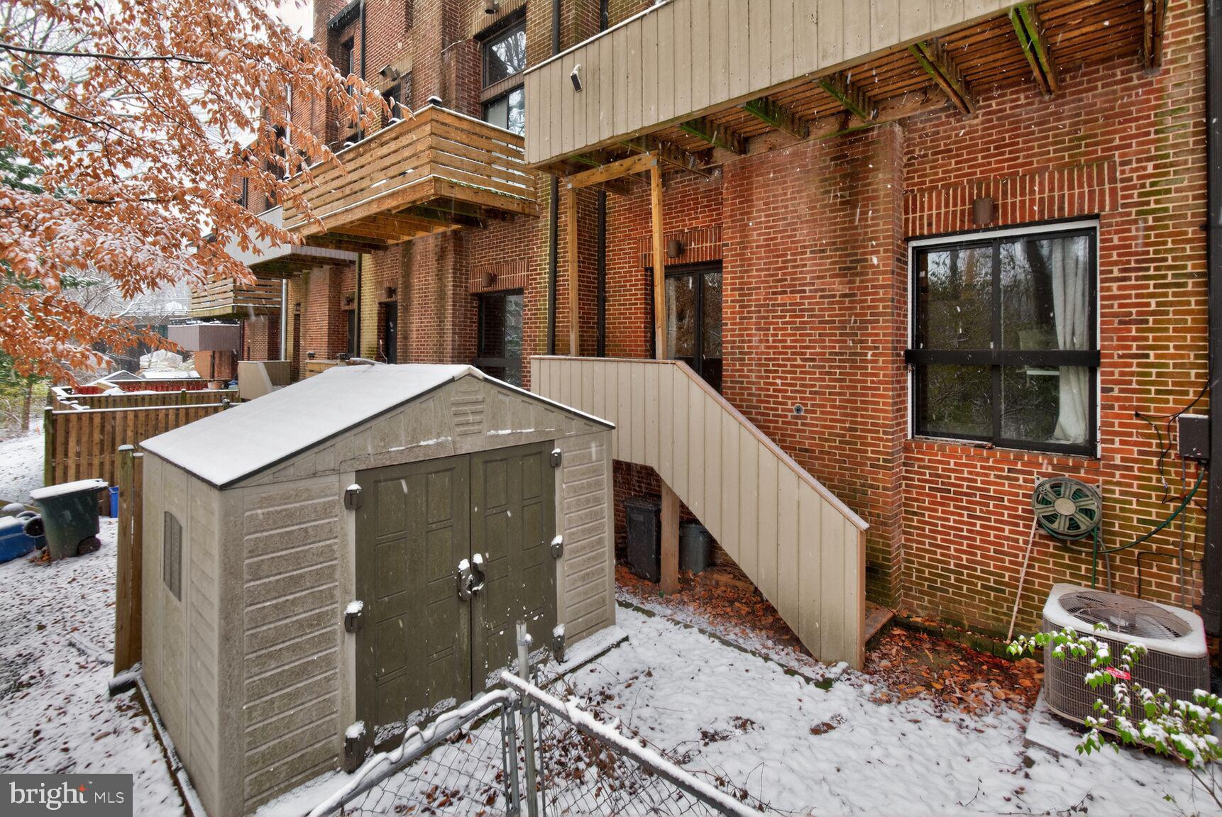 POTOMAC OUTSIDE - Residential Lease